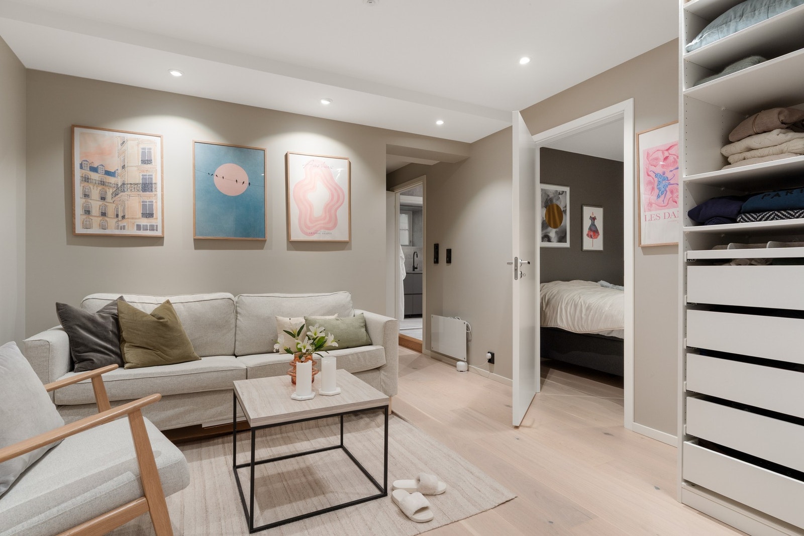Her har man også en ekstra garderobe til oppbevaring. Galleribilde