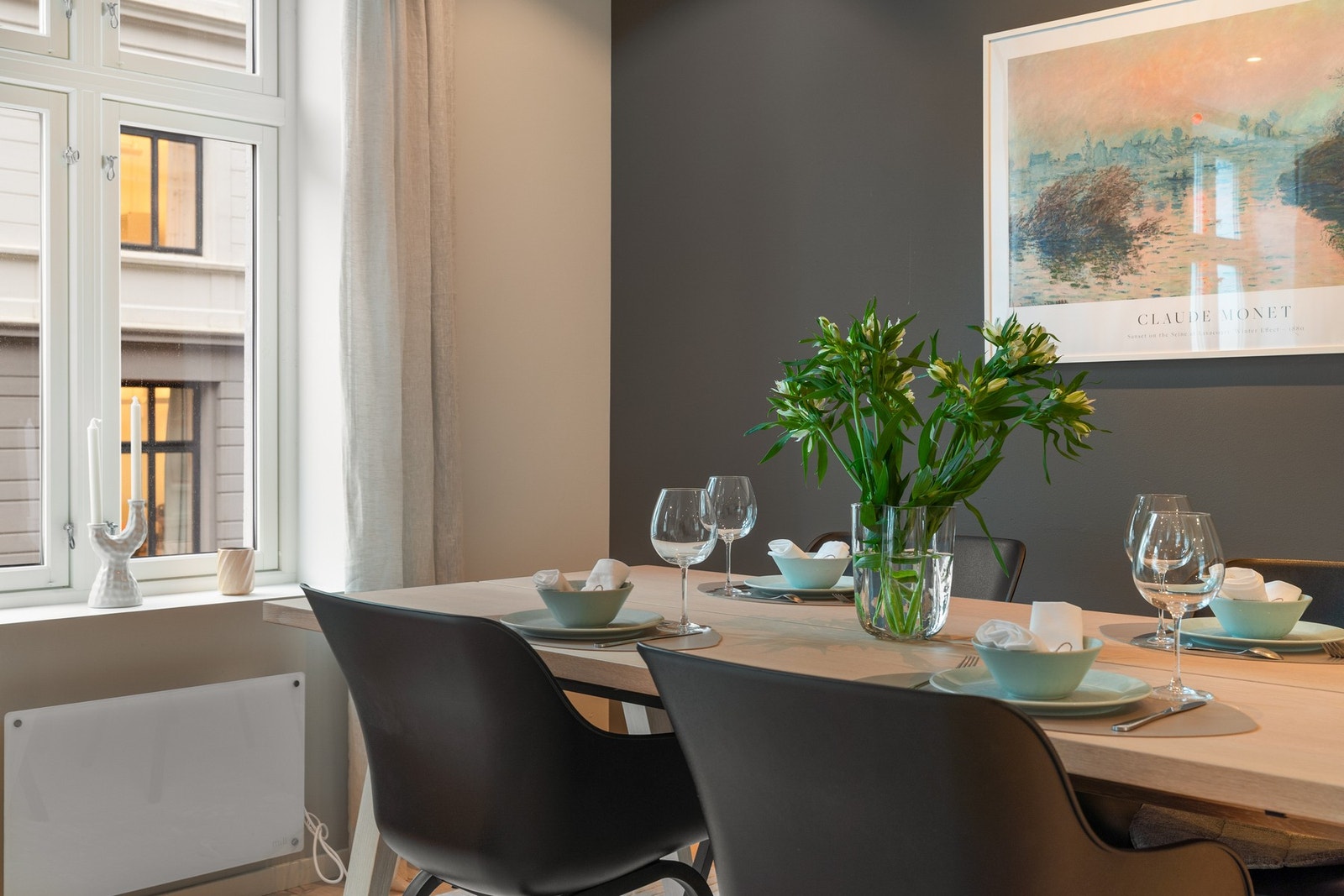 Plass til spisebord av god størrelse. Galleribilde