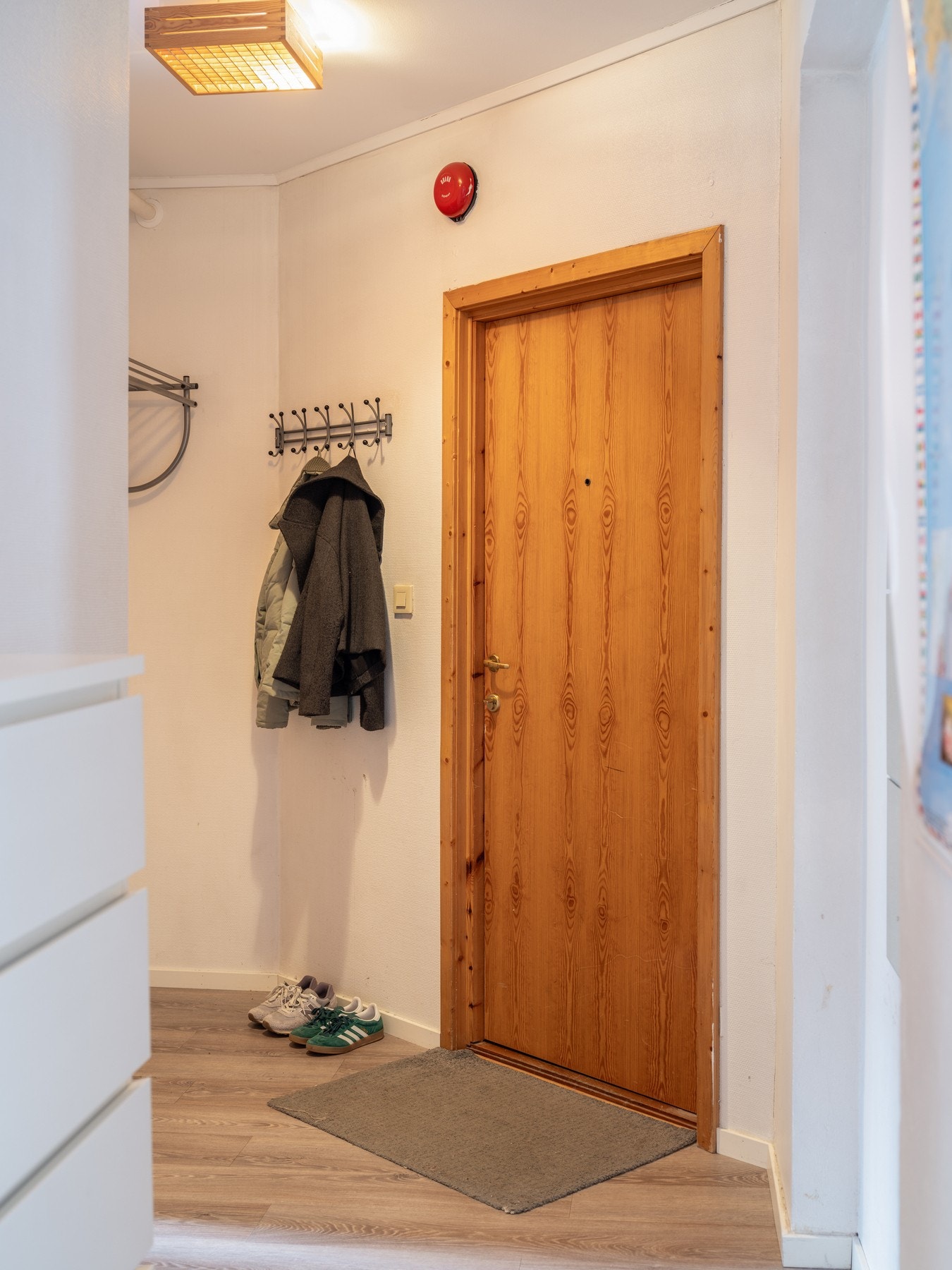 Entré med mulighet for garderobe. Galleribilde