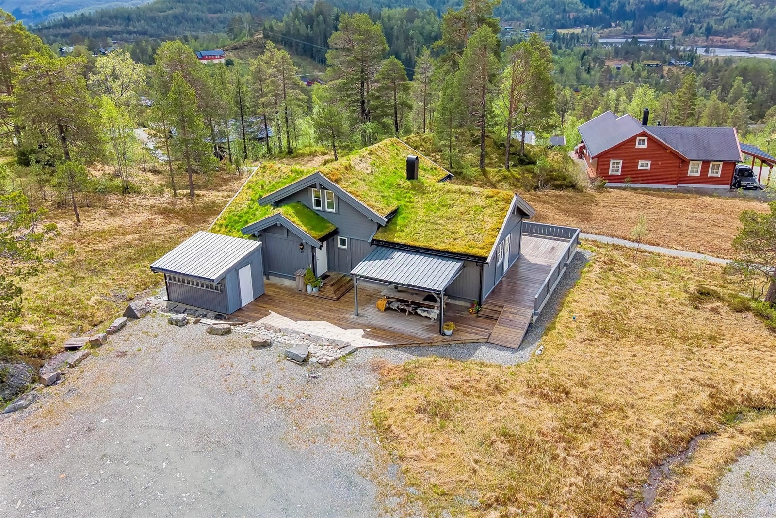 Sturla Nødtvedt og Eiendomsmegler Norge har gleden av å presentere helårshytten Øvre Kvernaskogen 85! Galleribilde