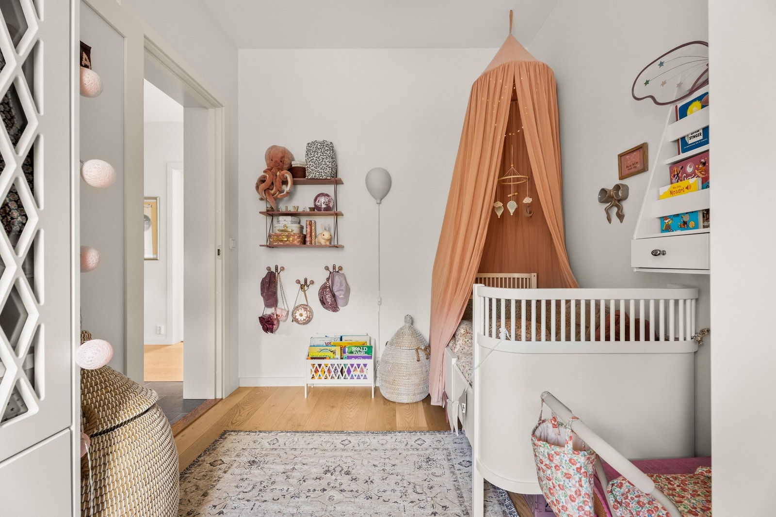 Leiligheten har tre gode soverom med fleksible bruksmuligheter. Galleribilde