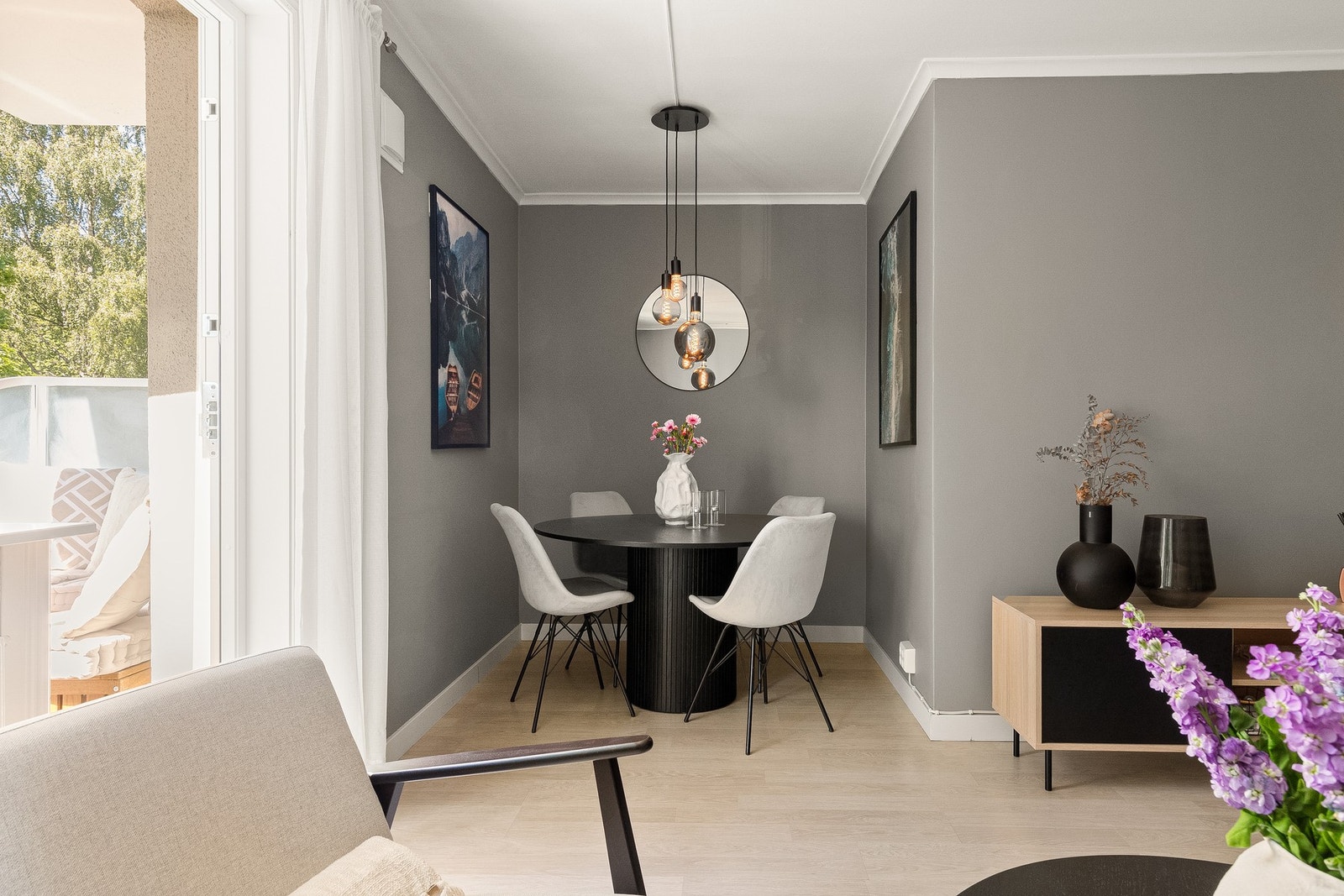 Her er det plass til mange til bords! Galleribilde