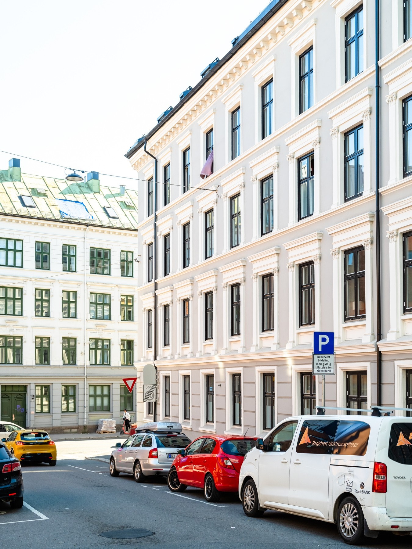 Byggets fasade sett fra gateplan Galleribilde