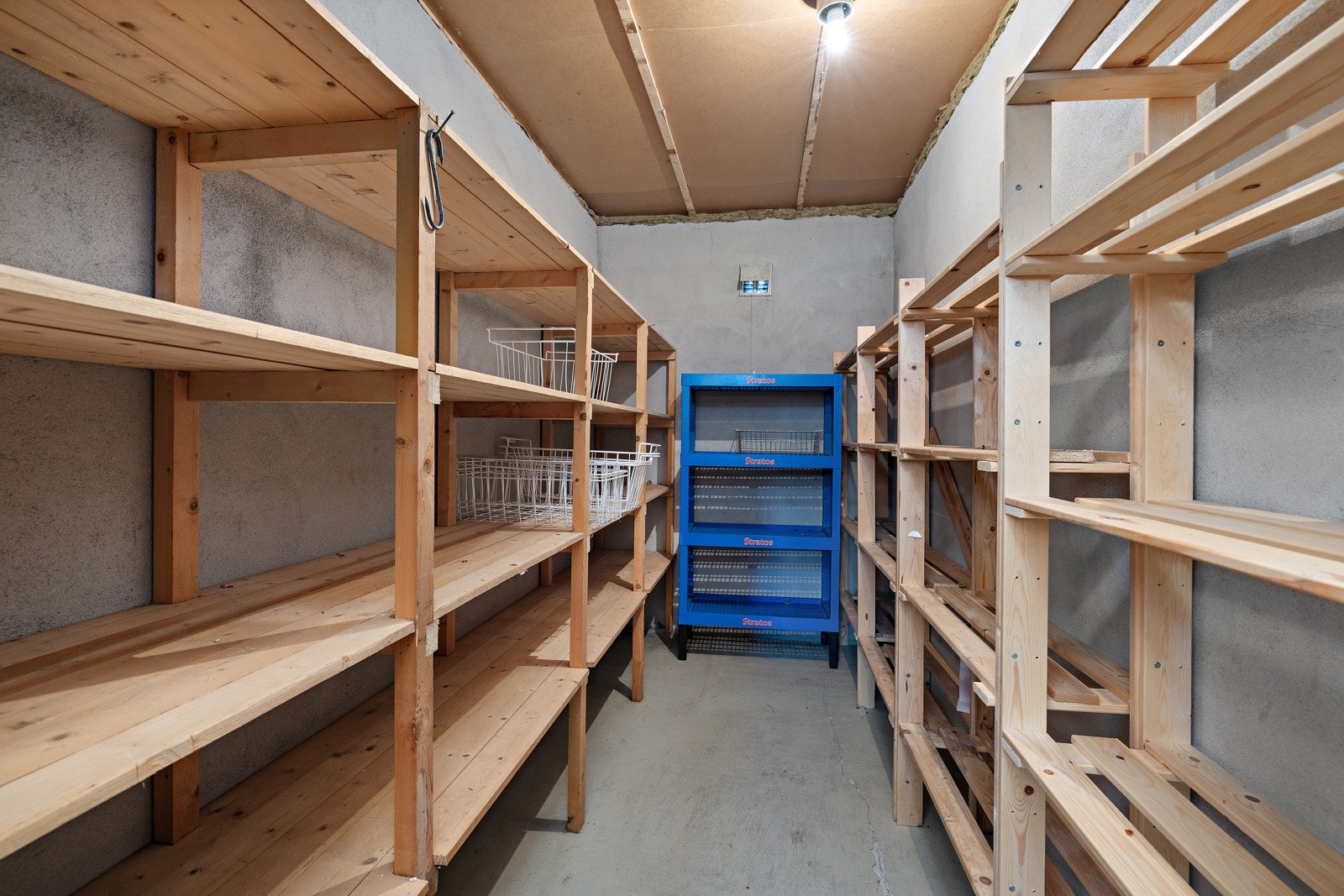 Lagringsplass i bod. Galleribilde