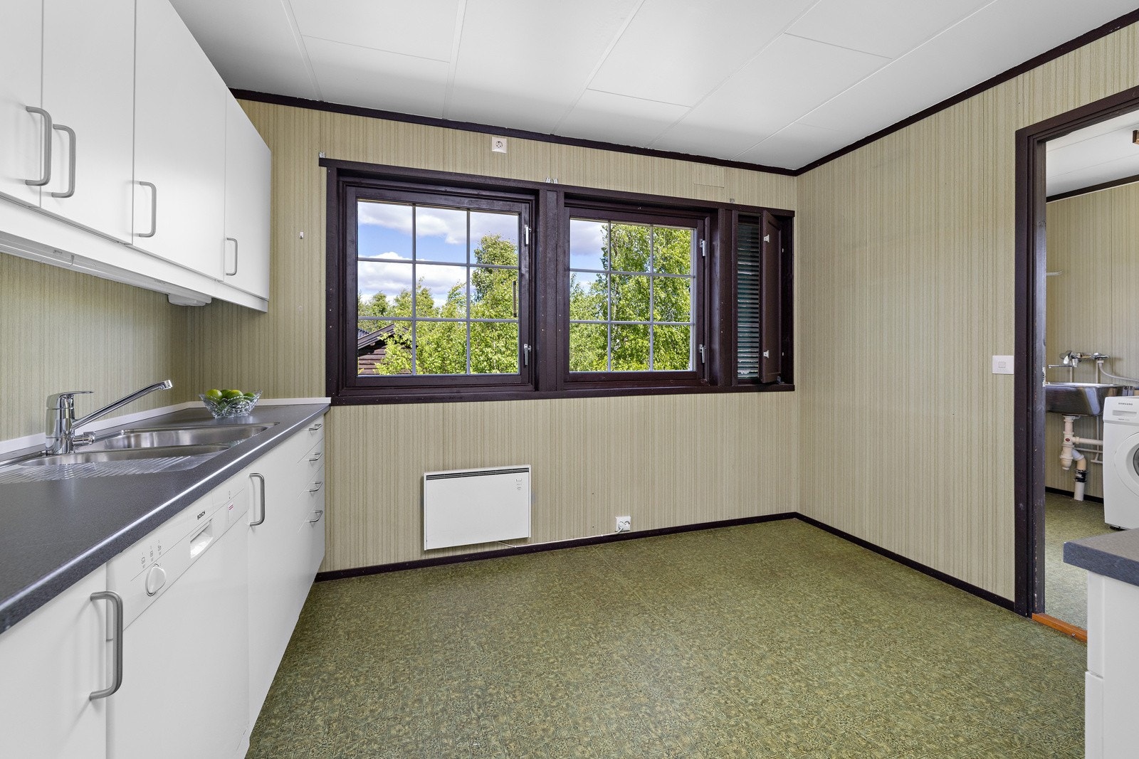 Godt med plass til spisemøbler på kjøkkenet. Galleribilde
