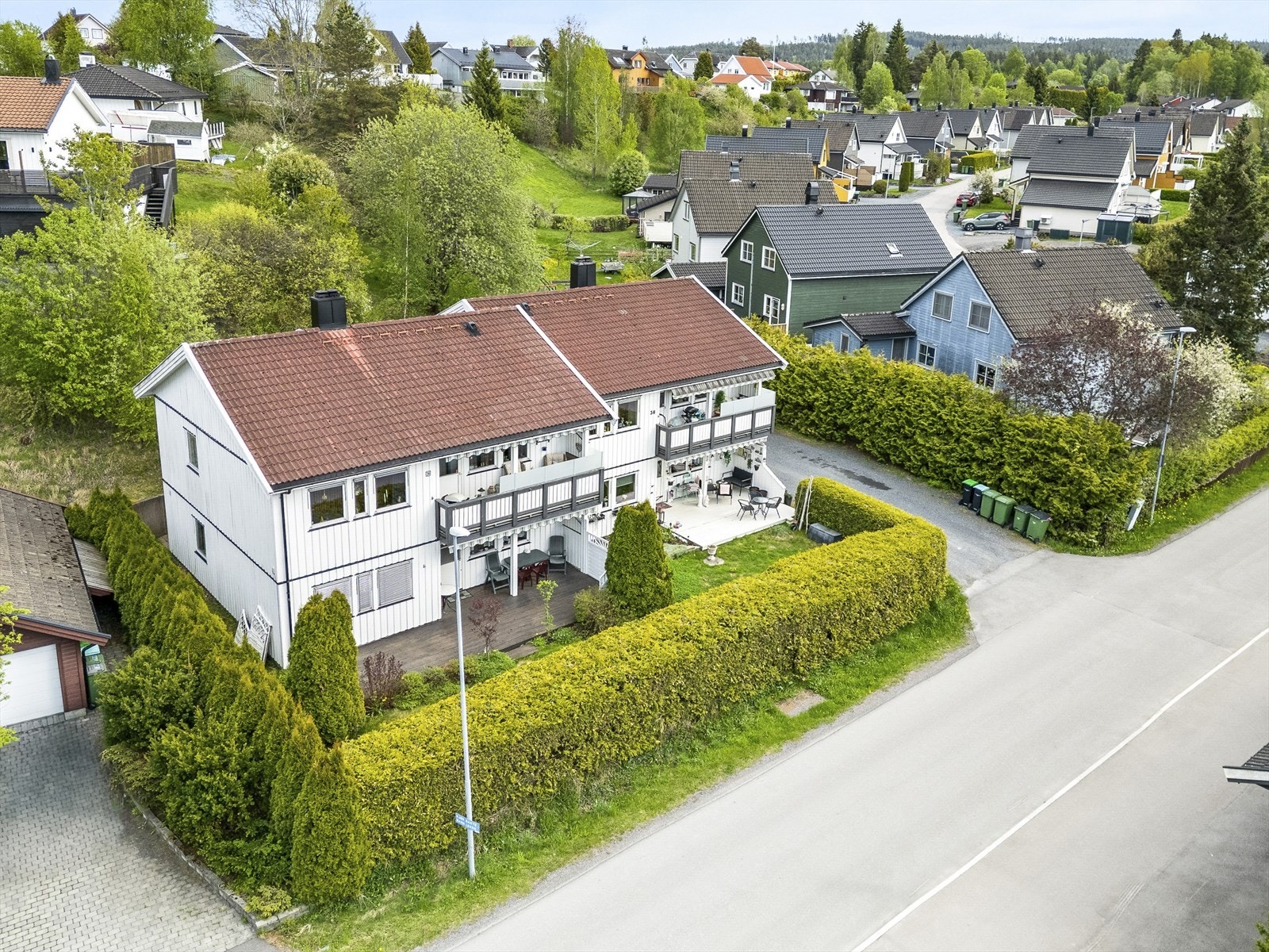 Emera Eiendomsmegling ved Solveig Granlund har gleden av å presentere Bekkedroga 36! En trivelig 3-roms leilighet i flermannsbolig med praktisk planløsning og sentral beliggenhet nær Sørumsand sentrum. Galleribilde