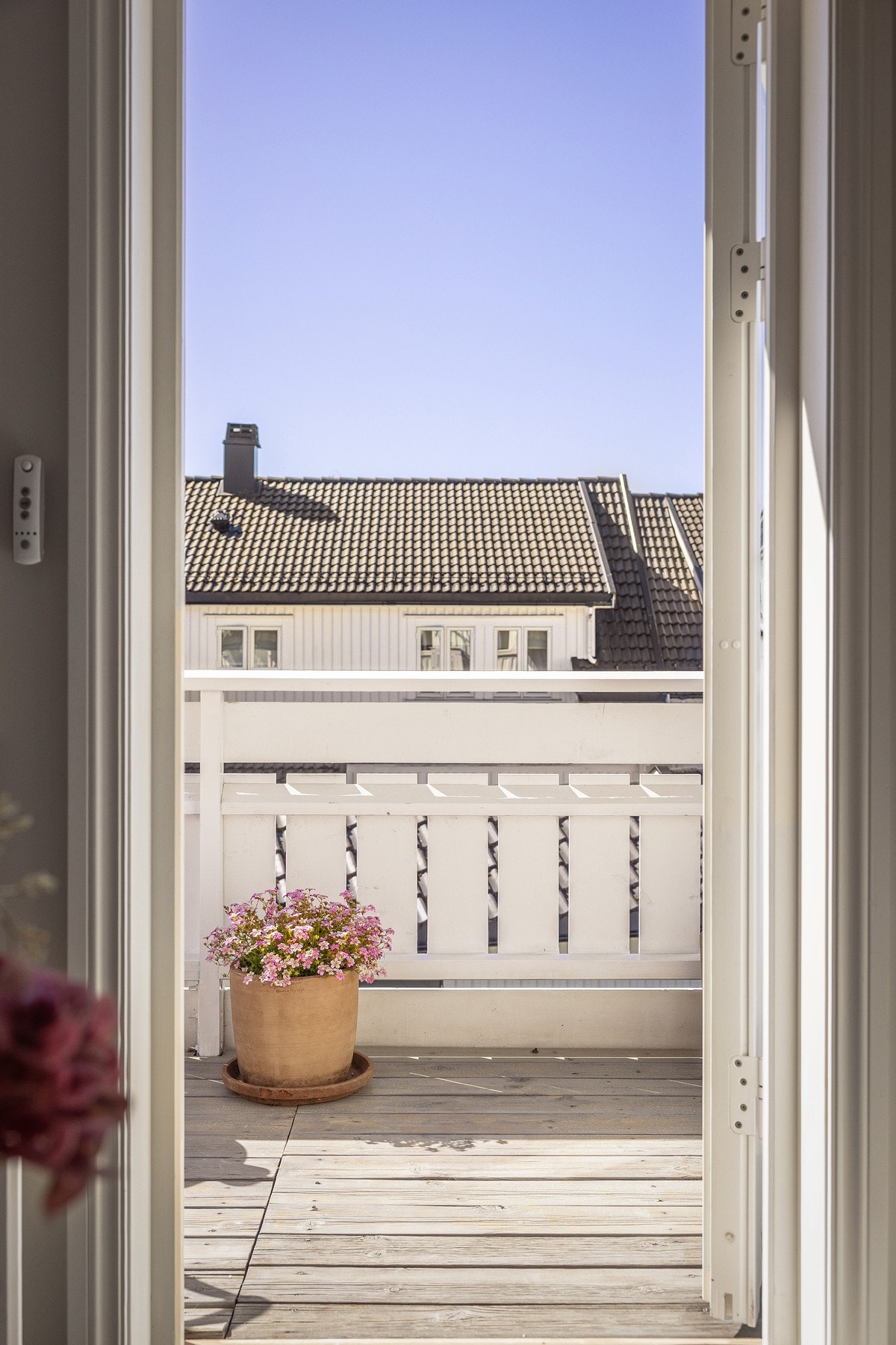 Fra TV-stuen har du direkte adkomst til balkongen. Galleribilde