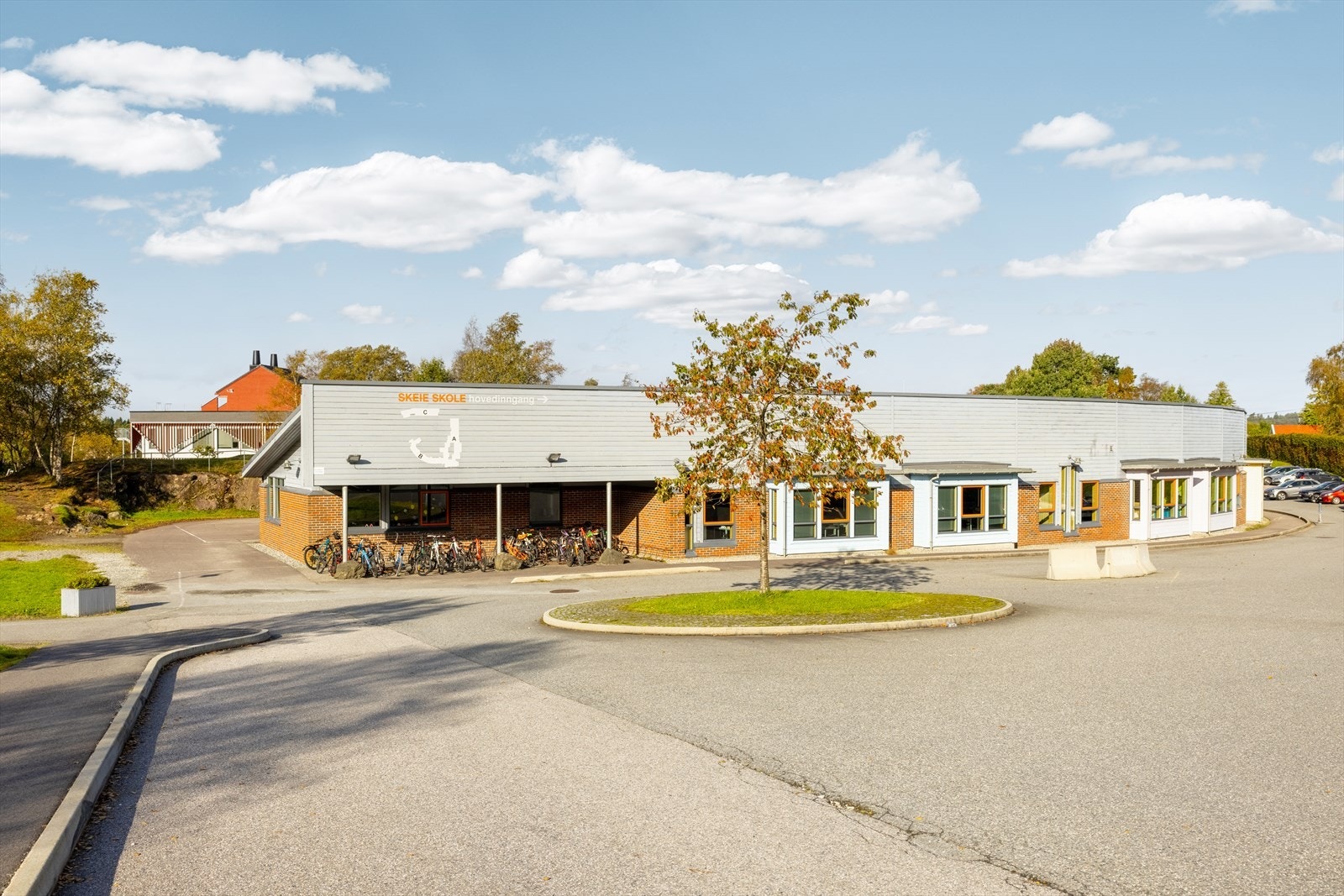 Det er kort og trygg vei til Skeie barneskole, ca. 10 minutters gange. Galleribilde