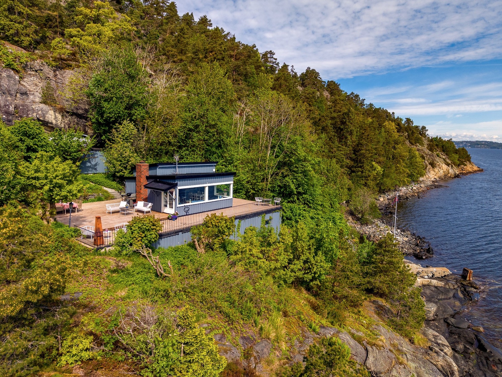 Eiendommen ligger idyllisk til i et etablert og attraktivt kystområde ved Filtvet i Hurum. Galleribilde