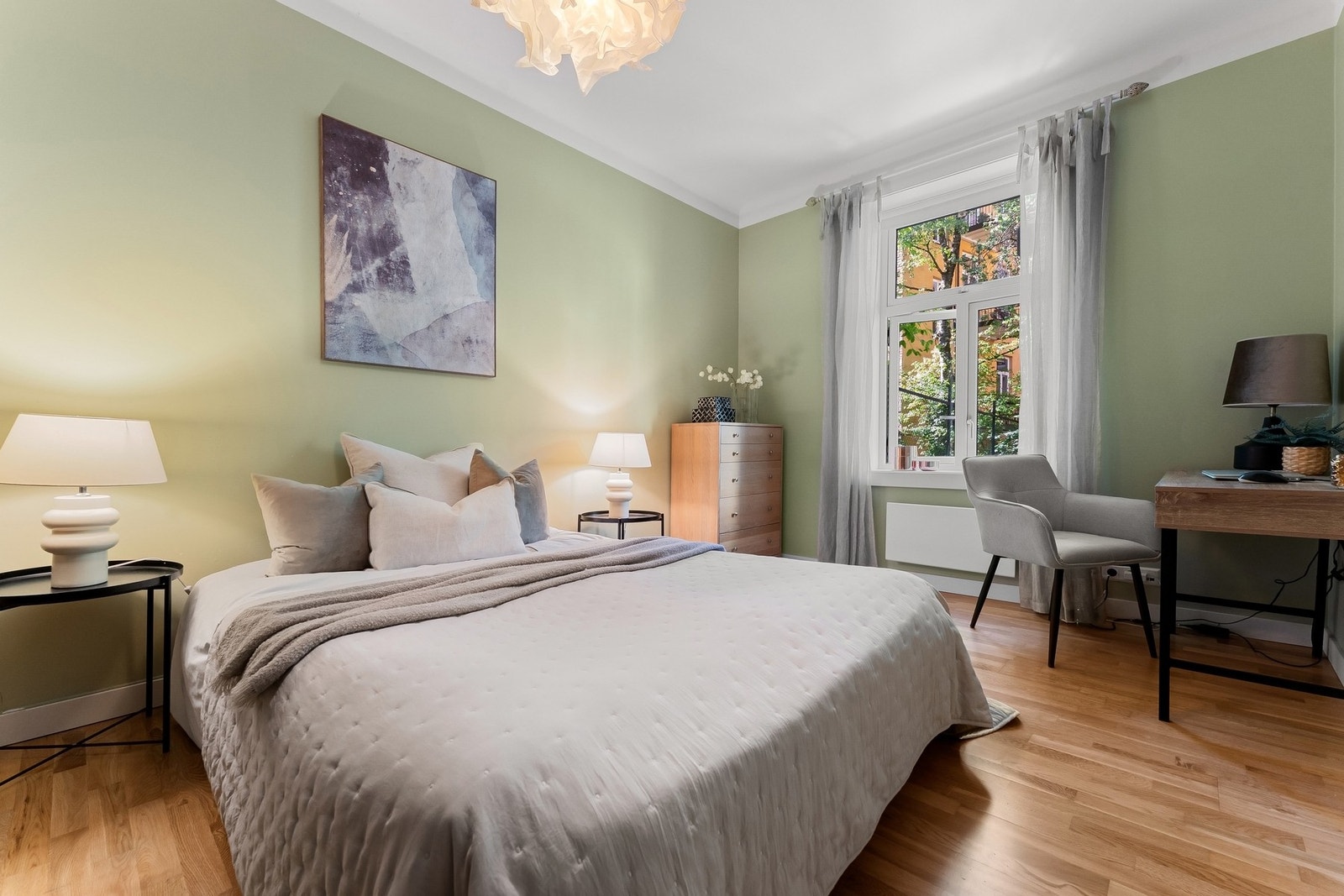 Leiligheten har to soverom som begge vender mot rolig bakgård. Galleribilde