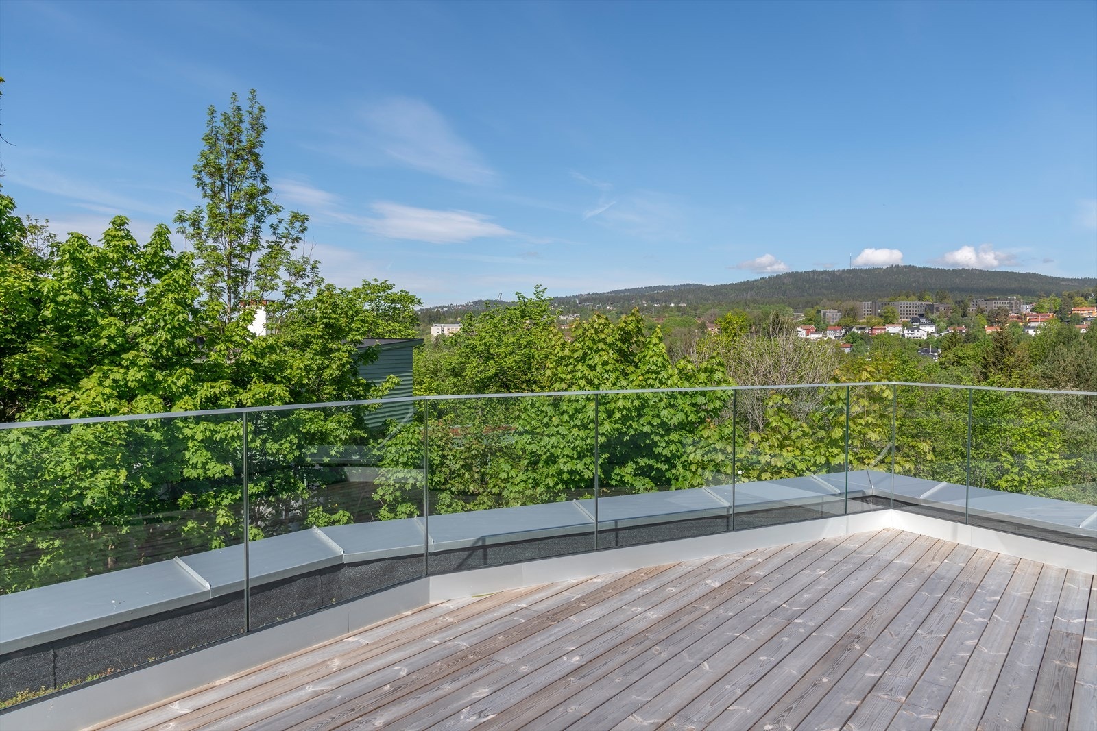 En takterrasse med utsikt og areal som må oppleves! Galleribilde