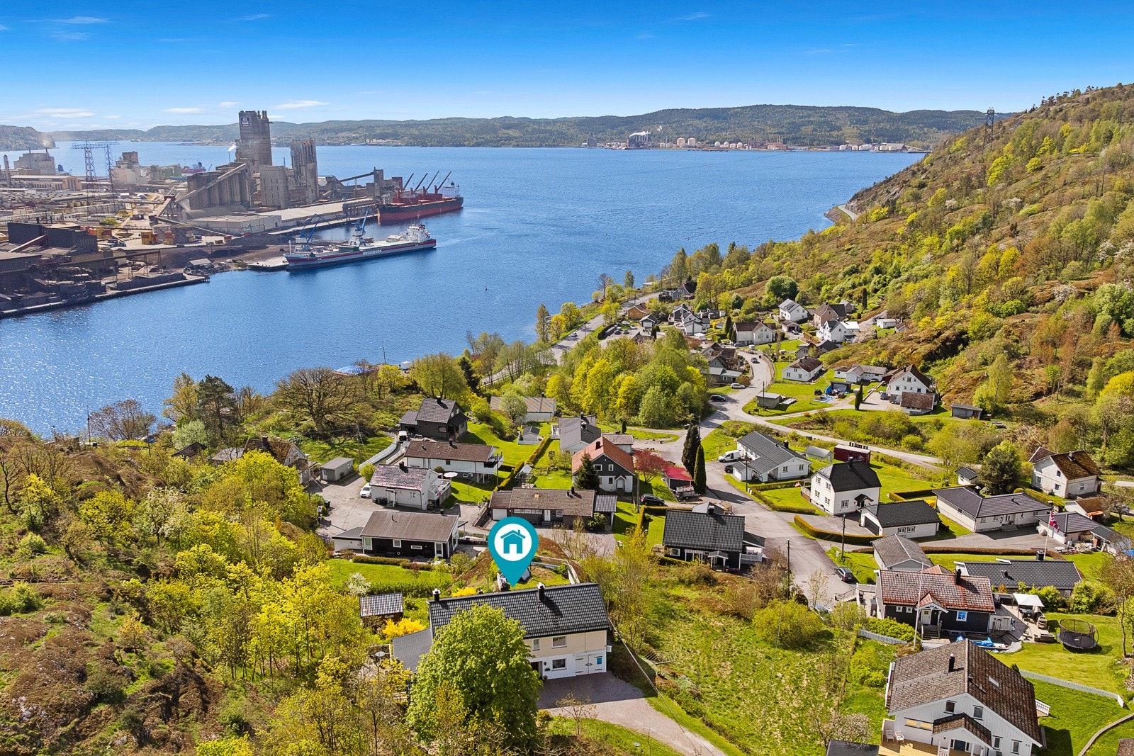 Flott utsikt ut fjorden. Galleribilde