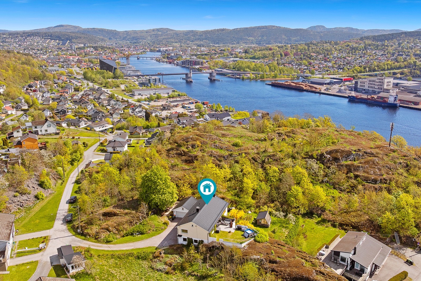 Kort avstand inn til Porsgrunn sentrum. Galleribilde