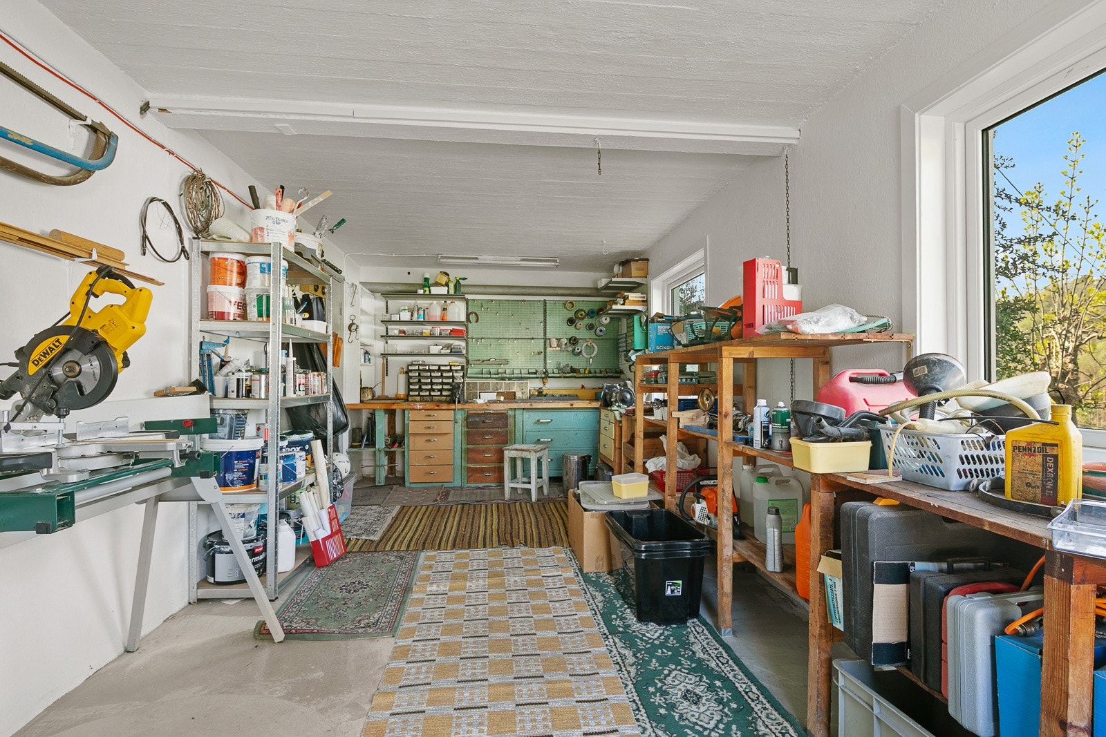 I en oppussingsfase er dette et rom som egner seg godt til kapp og kutt av materialer. Senere et godt alternativ for deg som har motorsykkel/bil for vinterlagring. Galleribilde