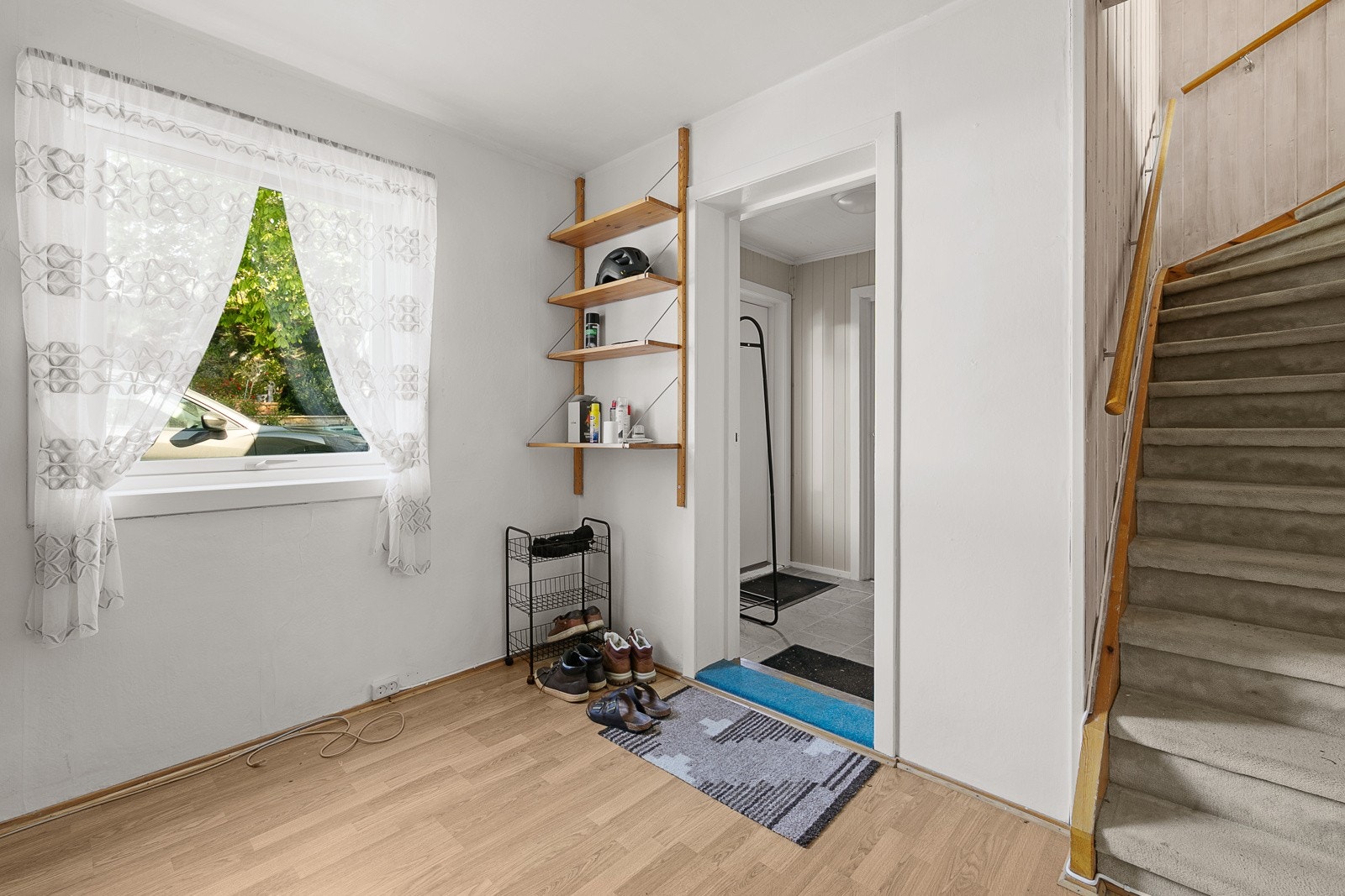 Gang/hall i 1. etasje til leiligheten. Galleribilde