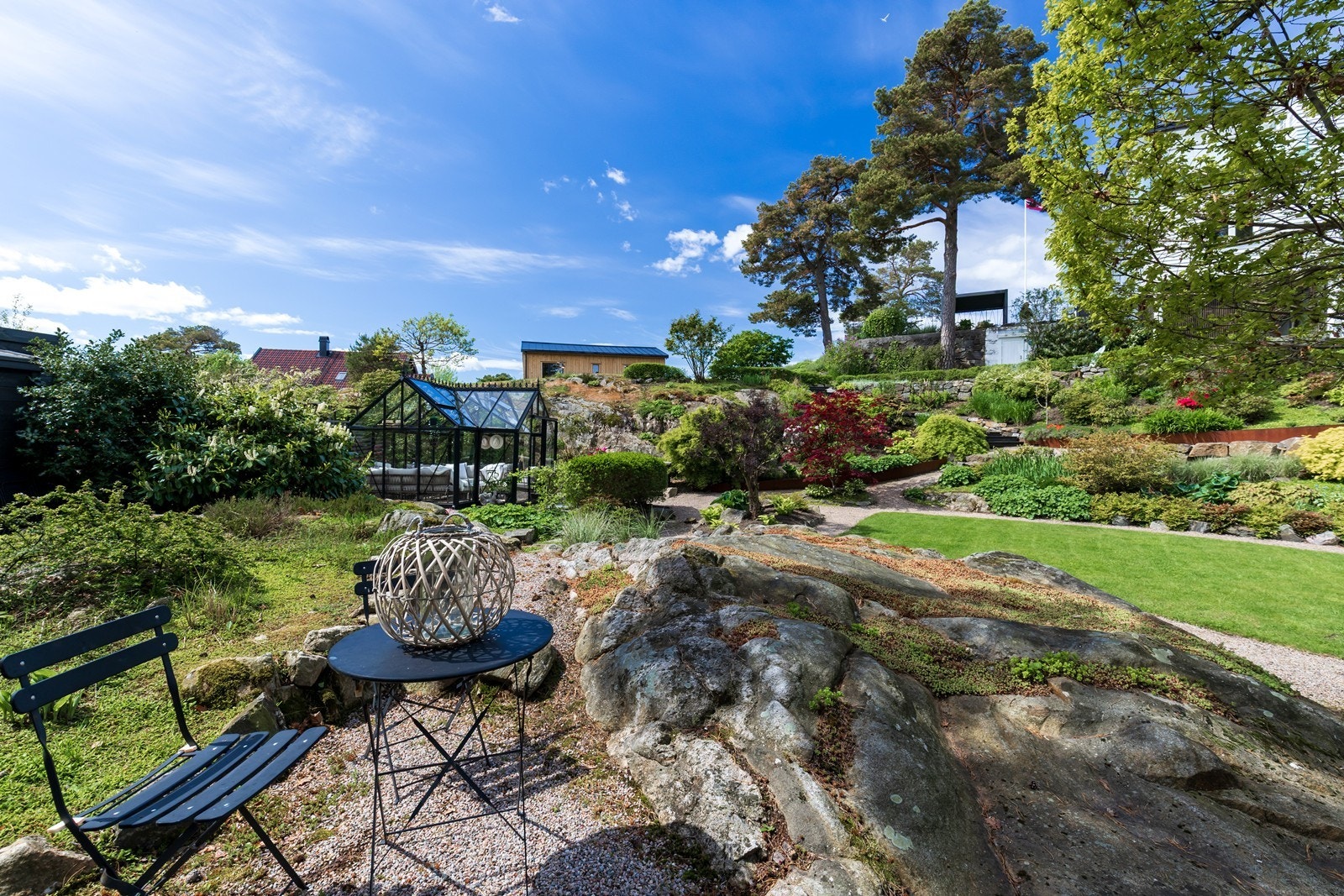Det er lagt strøm og sommervann ned til hagen Galleribilde