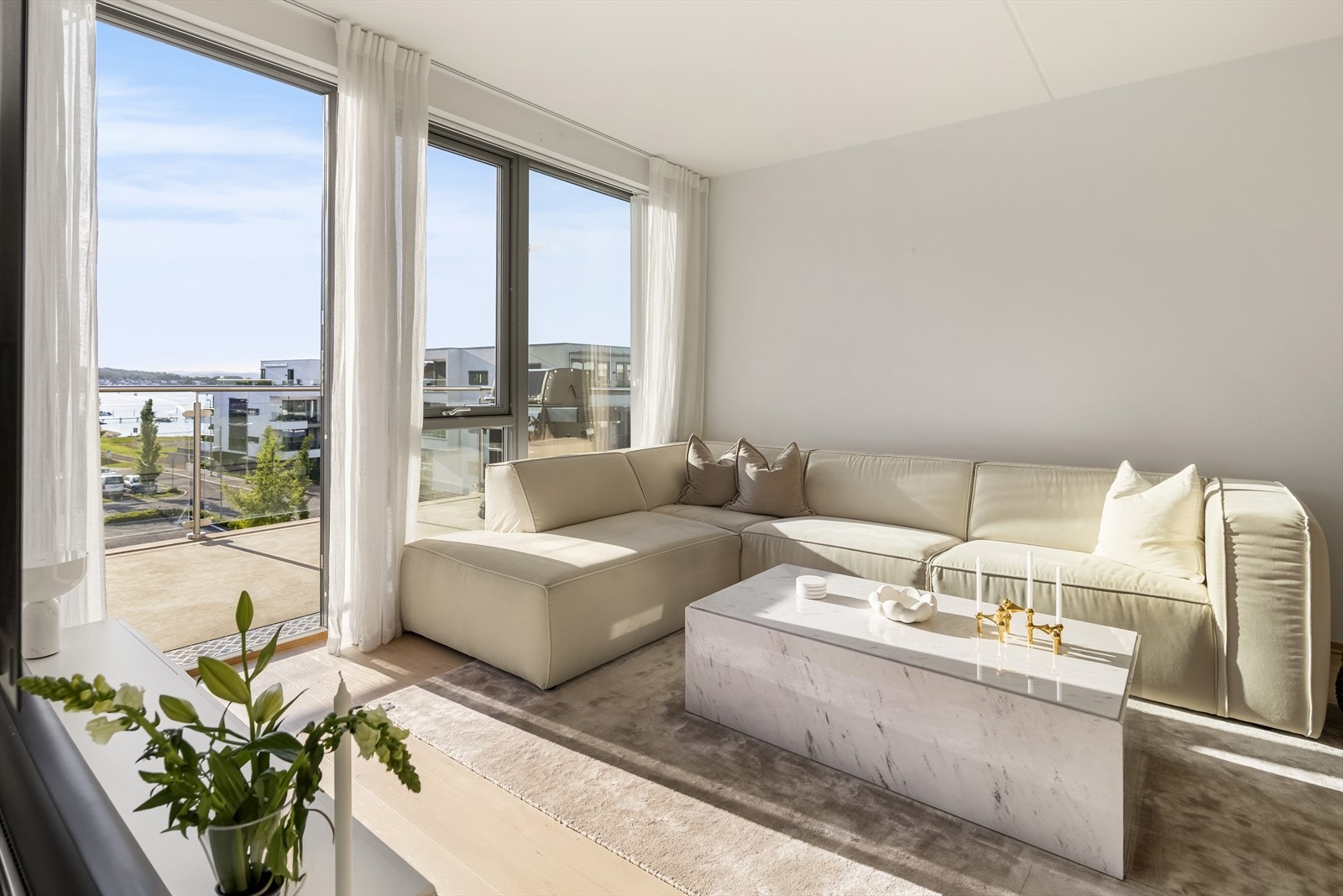 Leiligheten er gjennomgående stilig og moderne med riktig materialvalg. Galleribilde