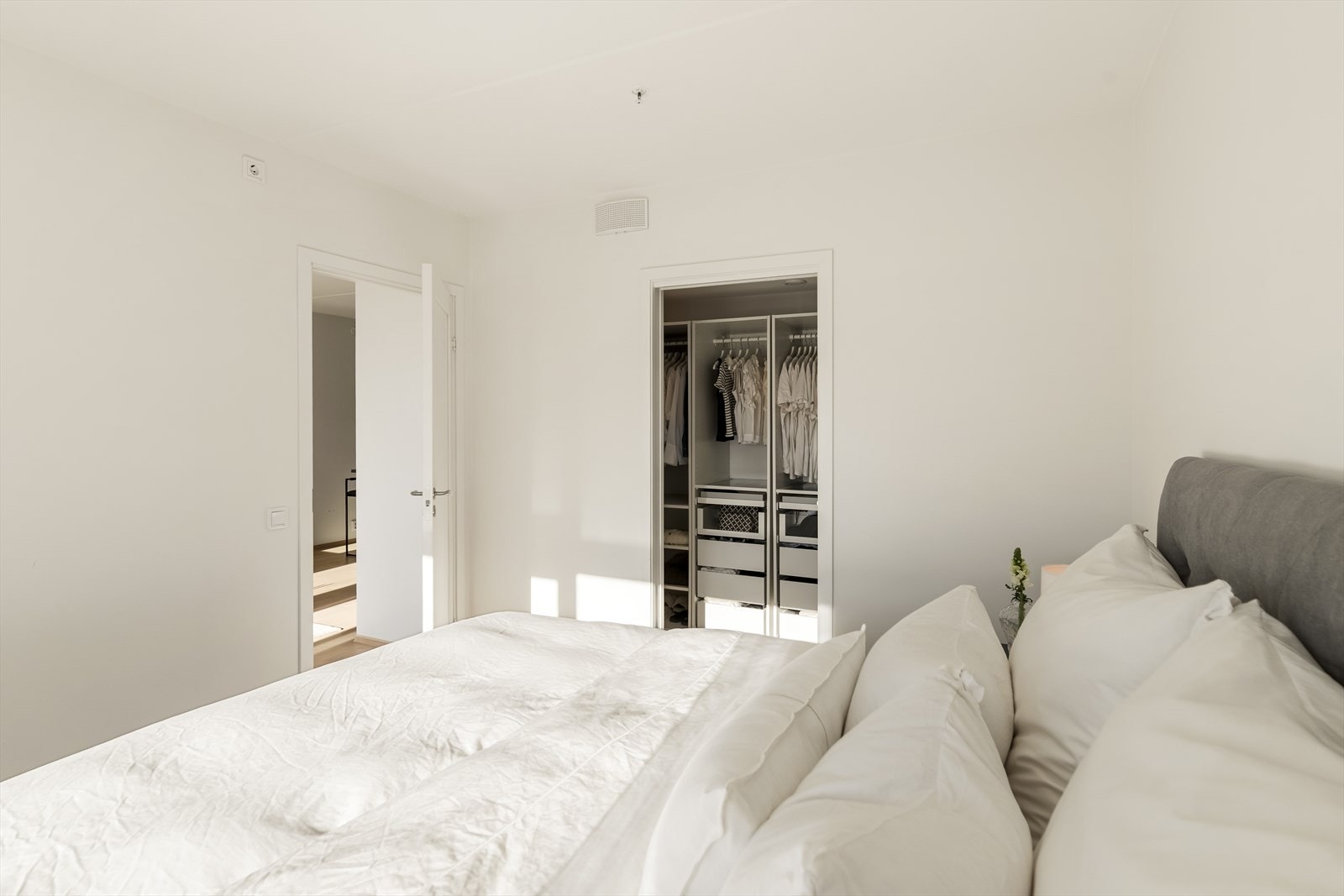 Her har man sin egen avdeling med soverom og walk-in closet. Galleribilde