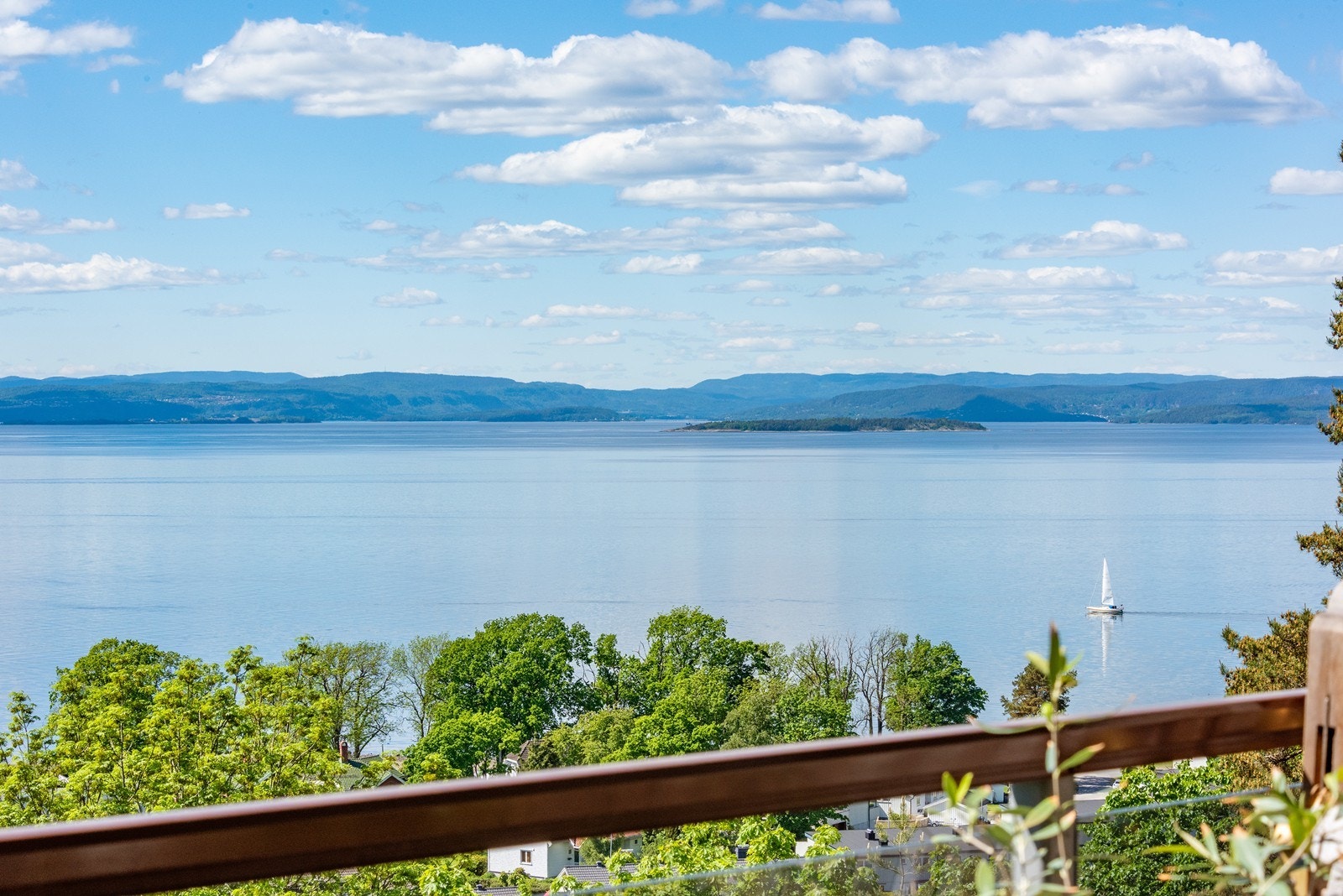 Her kan du nyte utsikten over Oslofjorden, ettermiddags- og kveldssol, og vakre solnedganger. Galleribilde