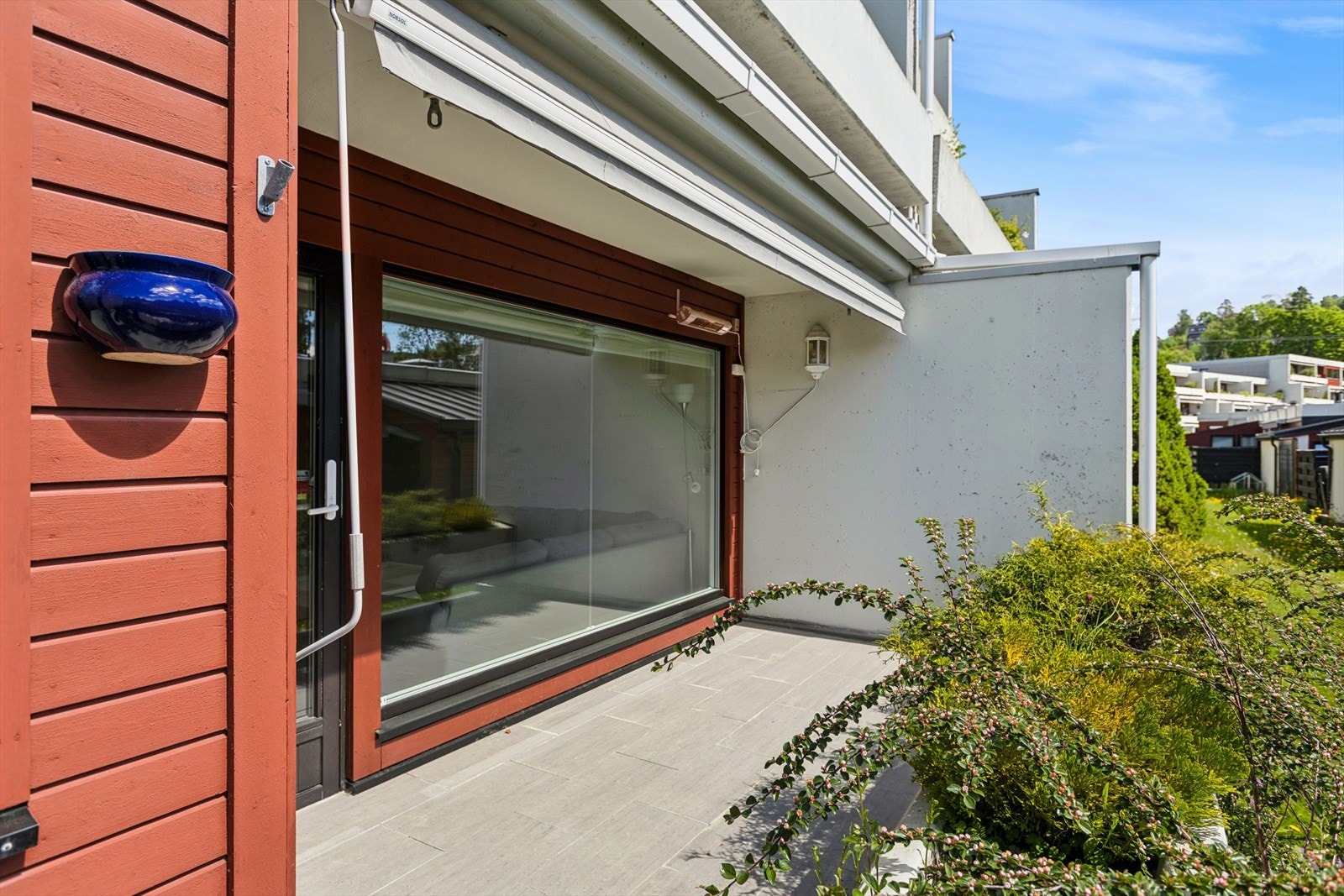Boligen har en romslig terrasse på 11 kvm Galleribilde