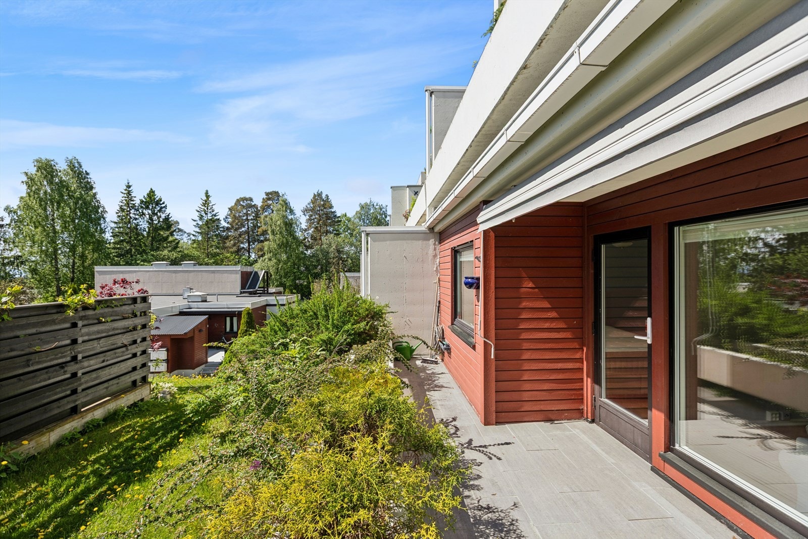 Solrik sydvendt terrasse på ca. 11 kvm. Galleribilde