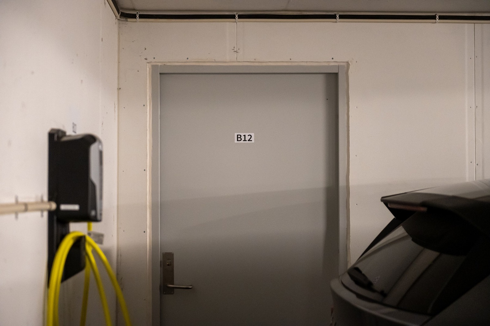 Garasjeplass med billader tilknyttet boden. Galleribilde