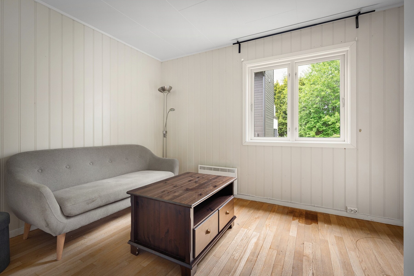 Samlet sett har boligen særdeles mange rom og stor fleksibilitet for utleie av boligen eller for familier med behov for hjemmekontor, ungdomsrom, gjesterom eller hobbyrom. Galleribilde