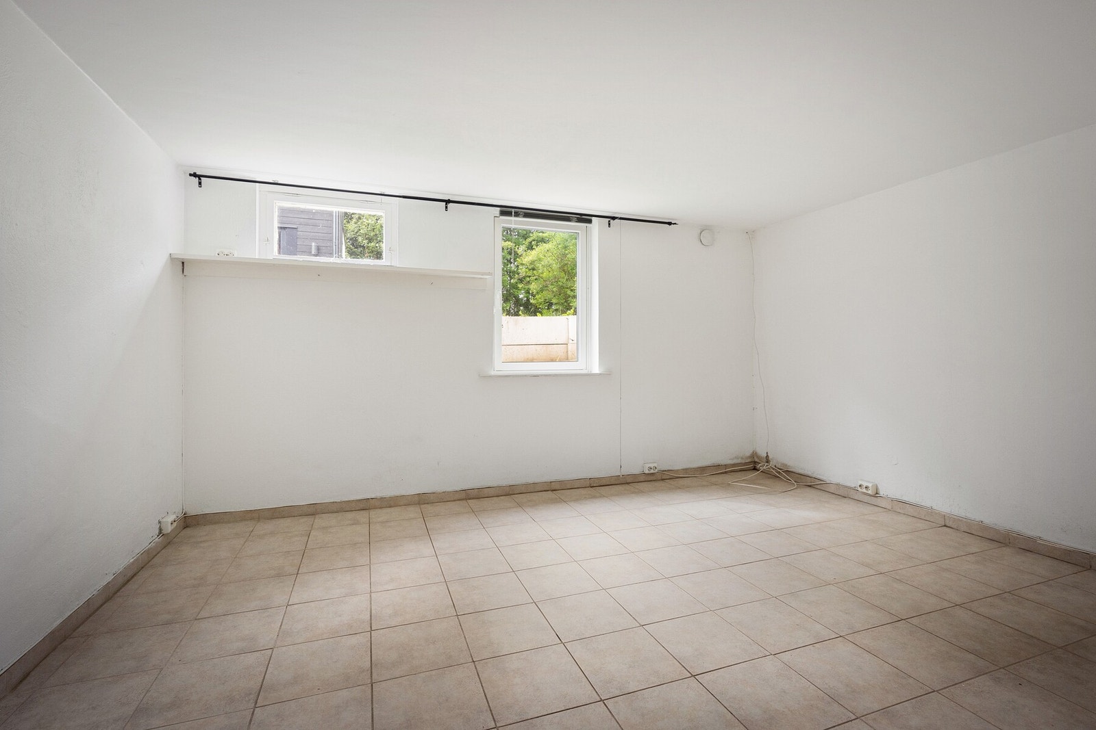 Det er 2 rom i kjelleren som er brukt som stue og soverom idag. Galleribilde