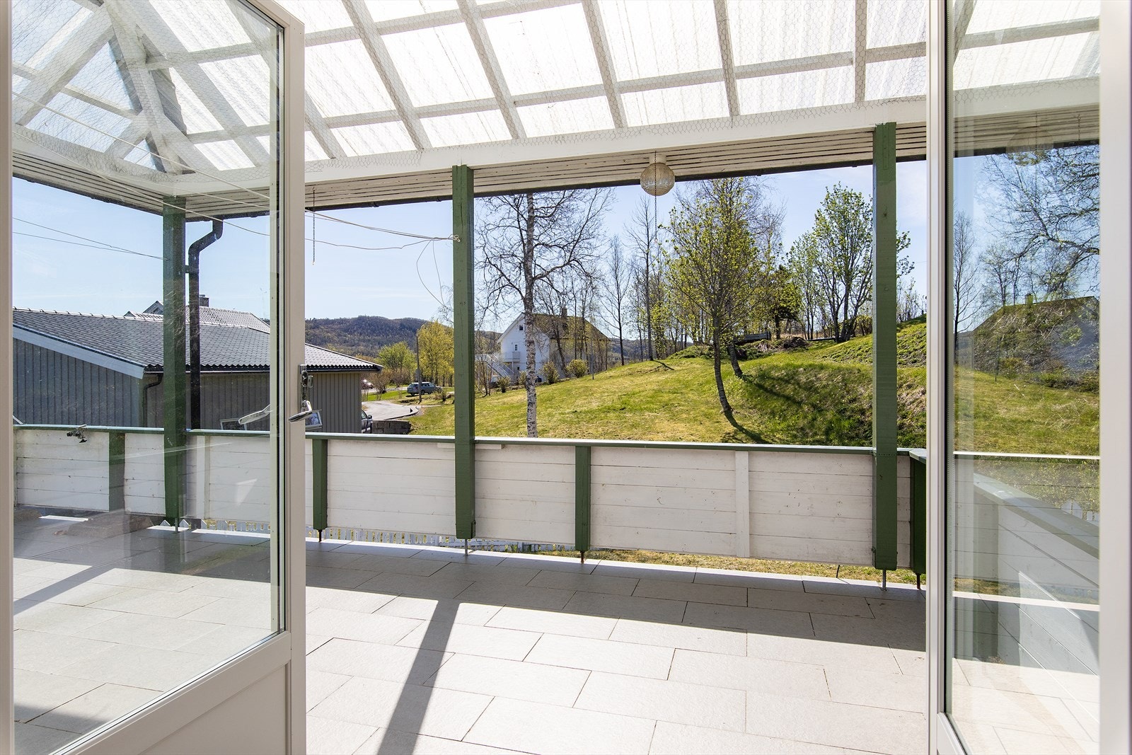 Terrasse på ca. 25 m² med utgang fra stue. Galleribilde