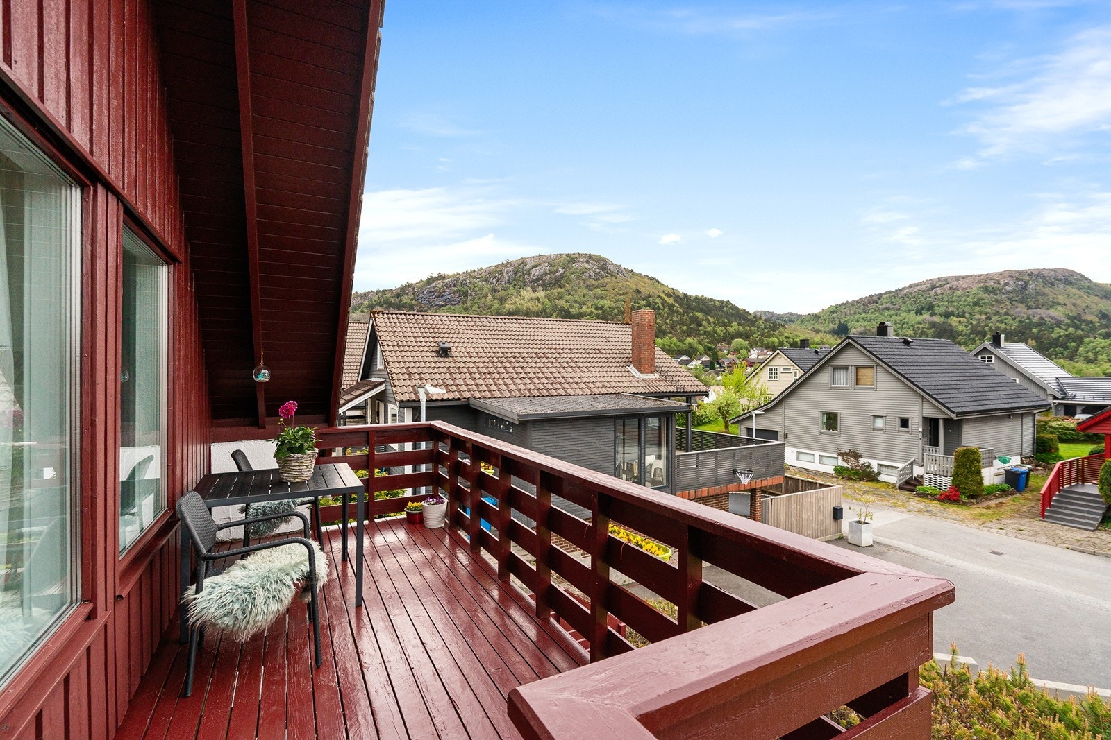 Balkong - et sted for morgenkaffe, lesing eller ro og utsikt. Galleribilde