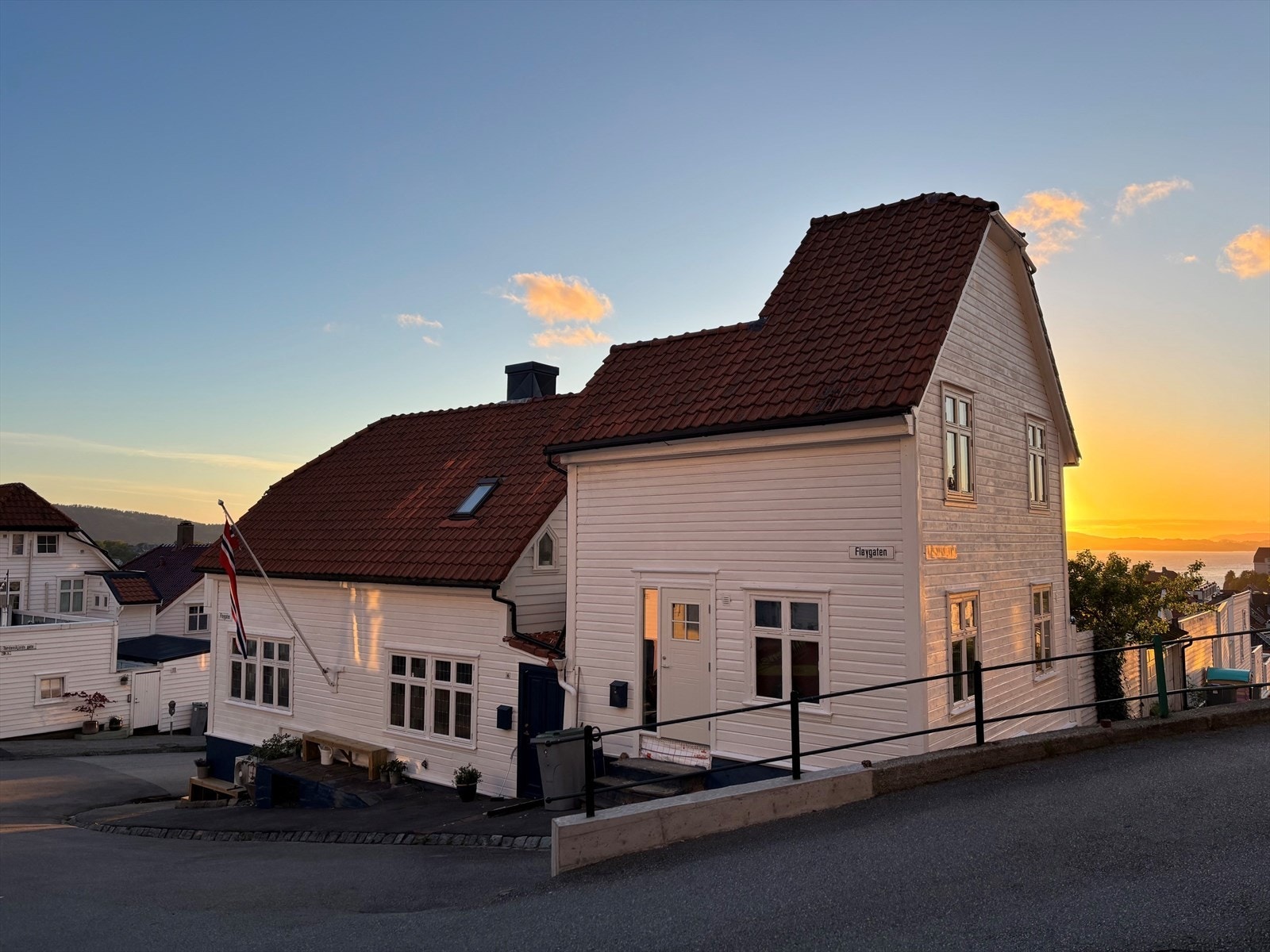 En fin fredagskveld i mai. Galleribilde