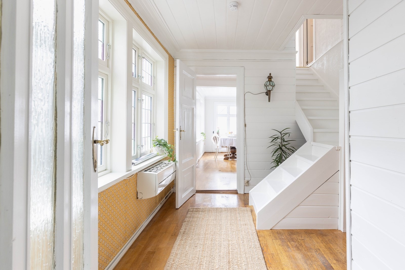 La oss gå videre inn i hallen! Galleribilde