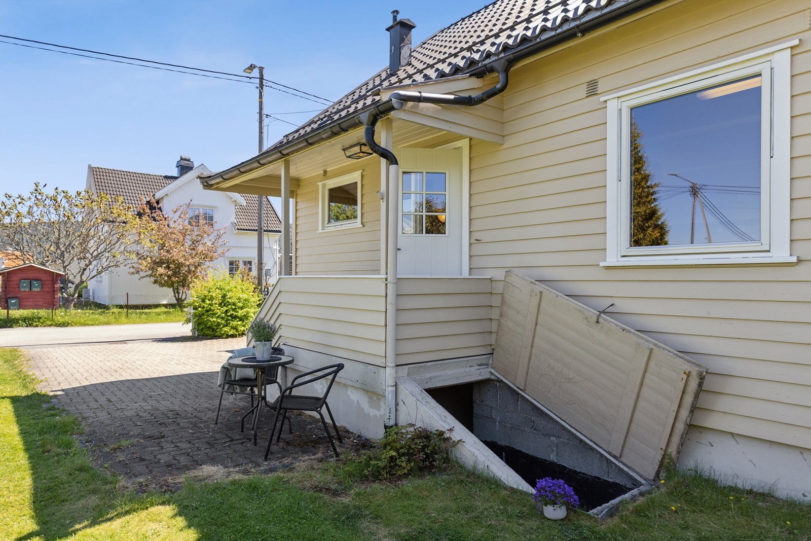 Det er etablert kjellerlem ned til underetasjen (ikke byggemeldt) Galleribilde
