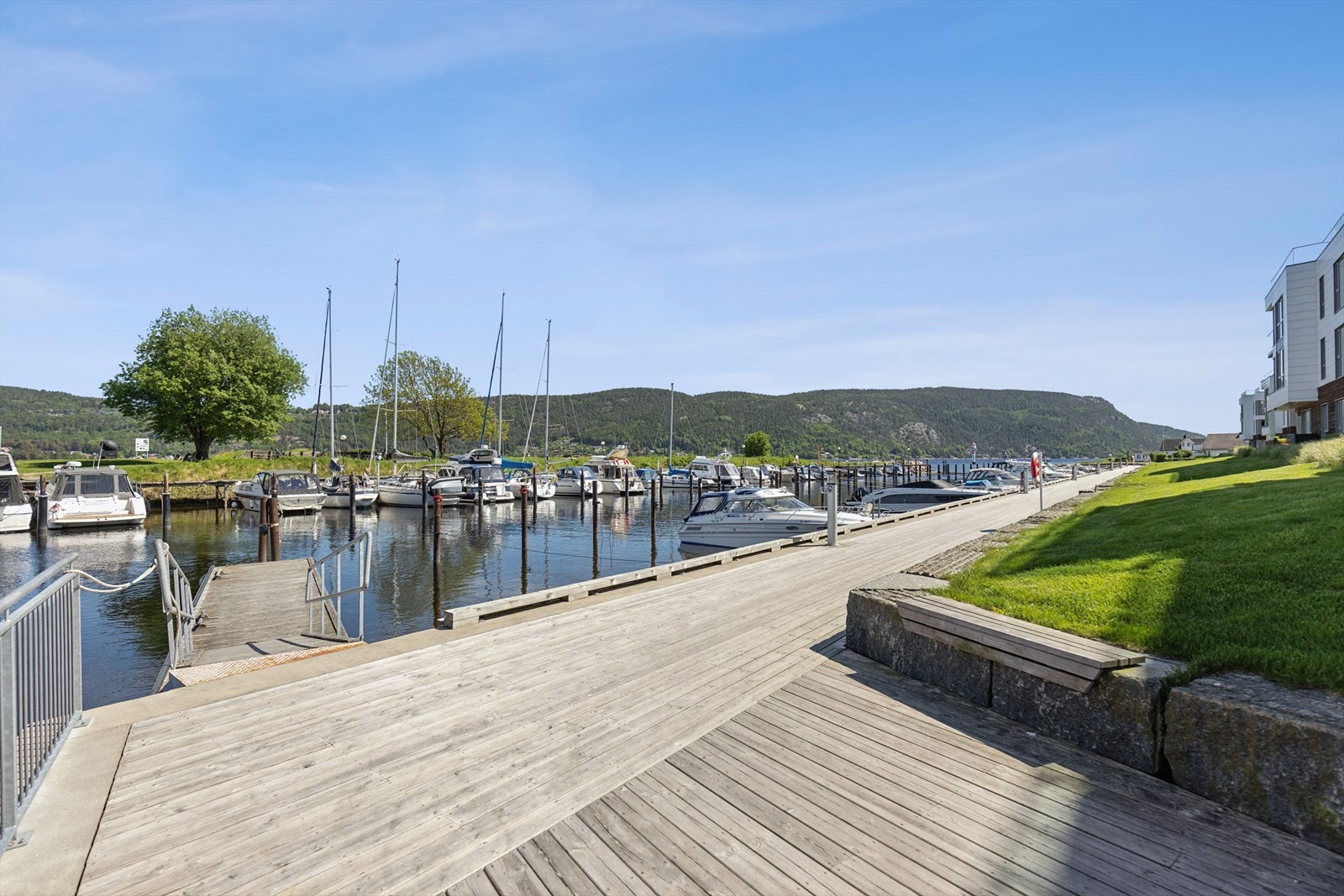 Bryggeliv med muligheter for å leie båtplass Galleribilde
