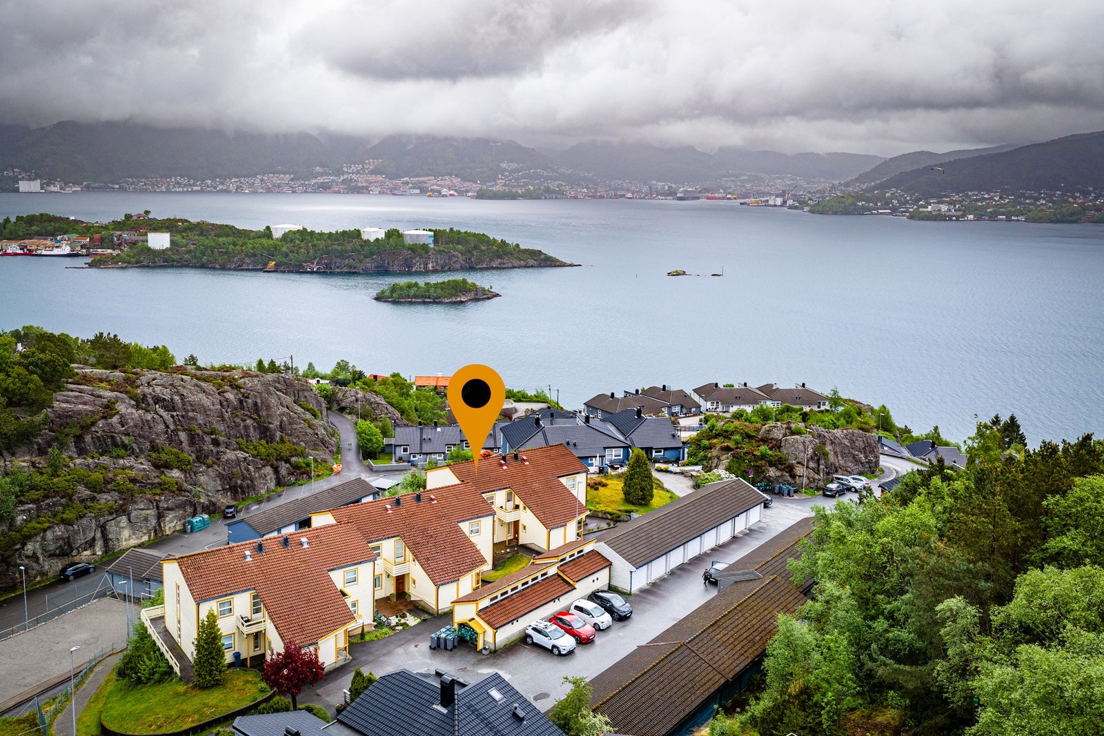 Denne seksjonen deler en ladeplass og en parkeringsplass uten lading med nr. 43A. Galleribilde