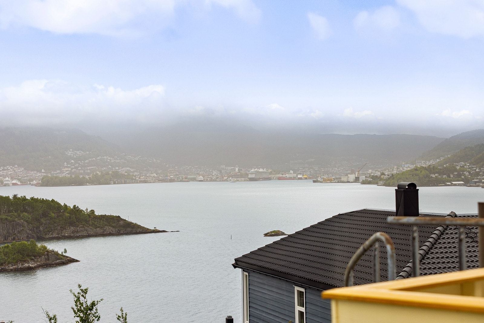 Utsikt til Byfjorden og Bergen. Galleribilde