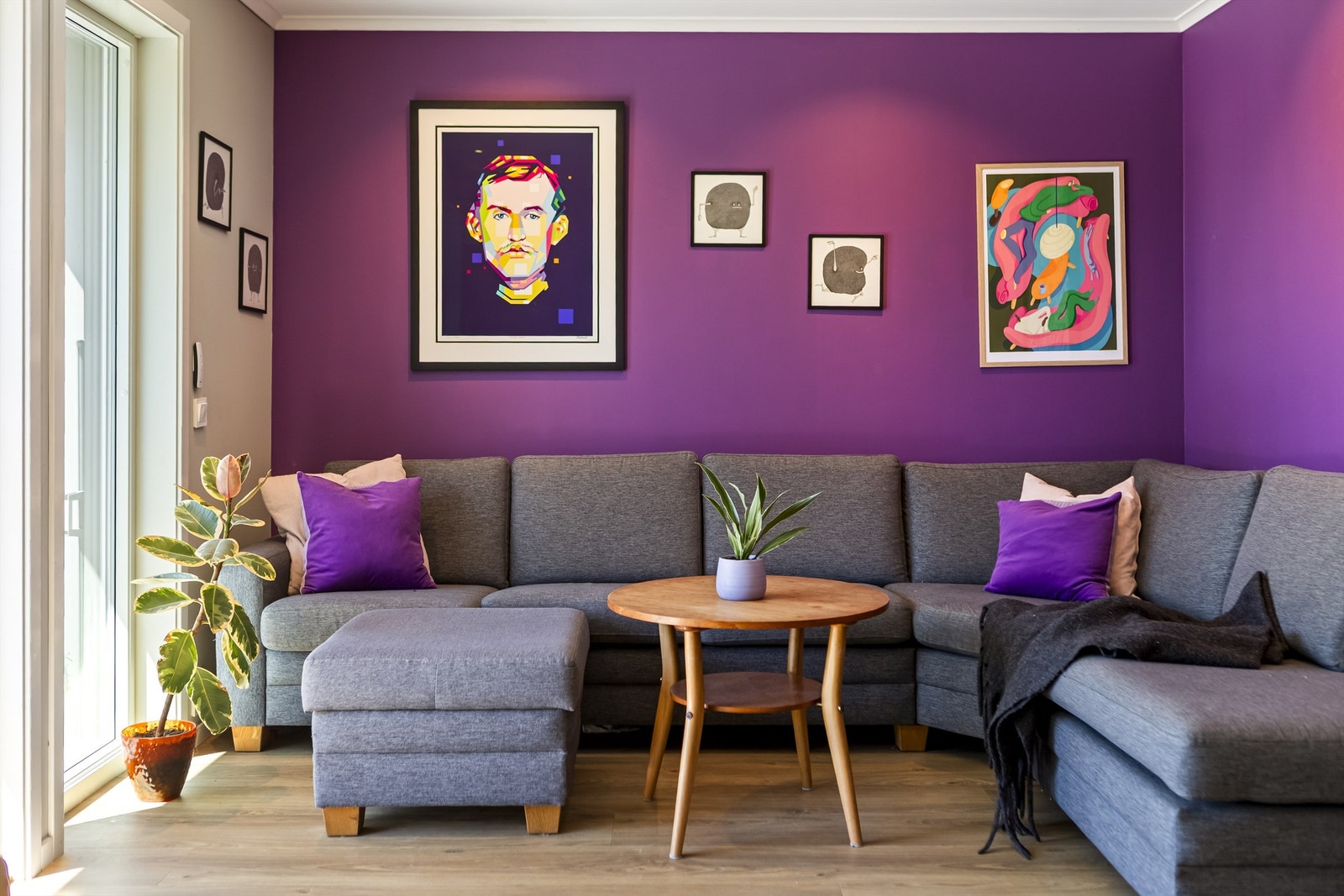 God plass til stor sofa Galleribilde