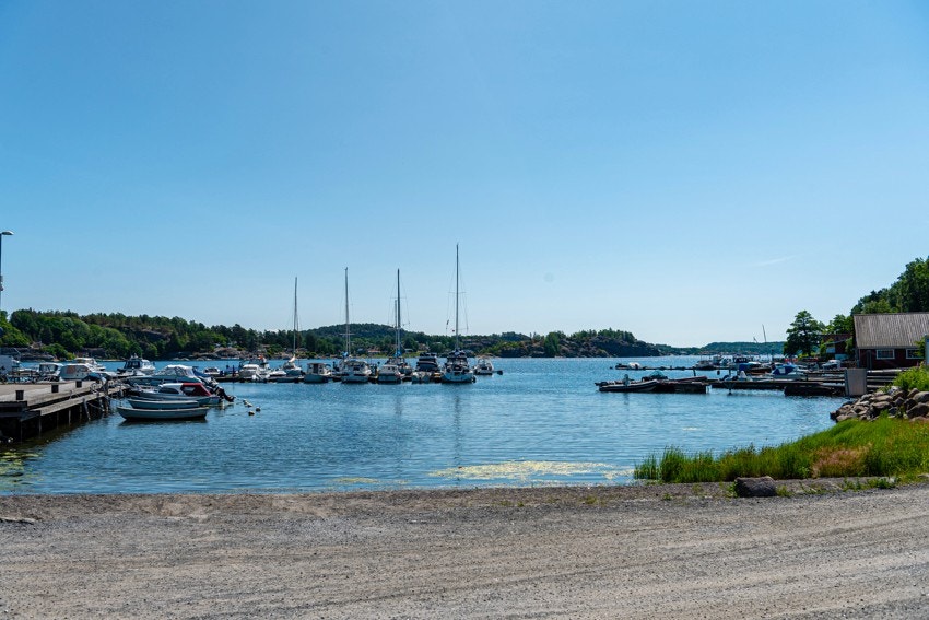 Det er også en flott sandstrand i Ormestadvika Galleribilde