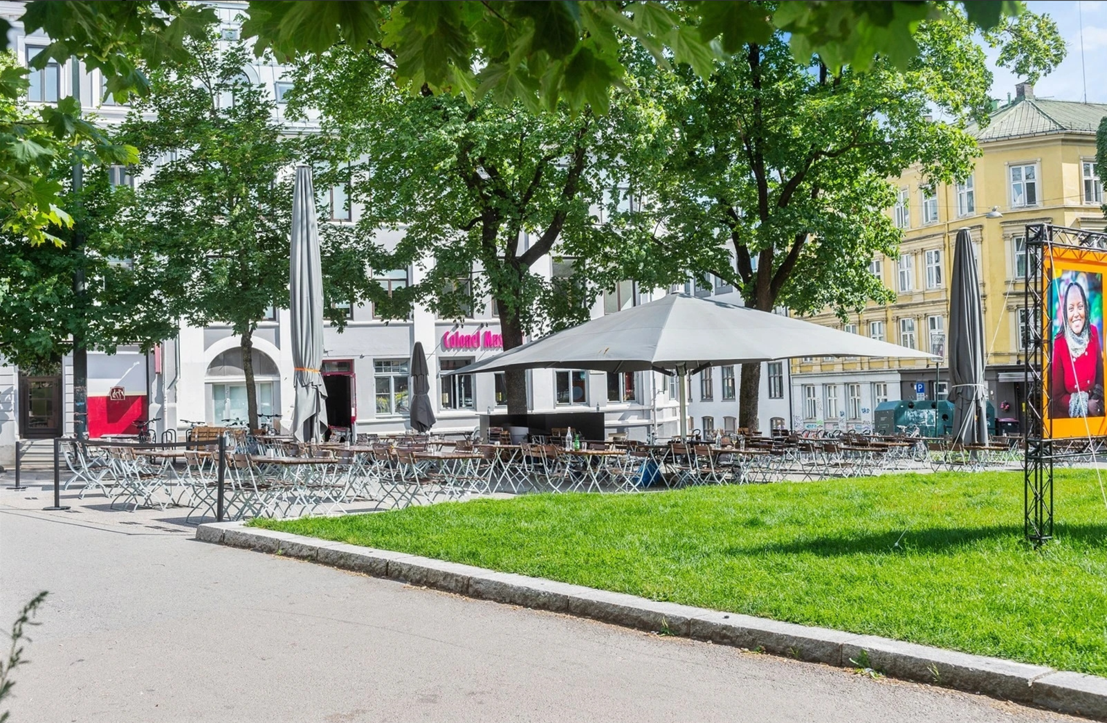 Kun et par minutters gange ned til Kiellands Plass med en bredt utvalg av butikker og servicetilbud. Galleribilde