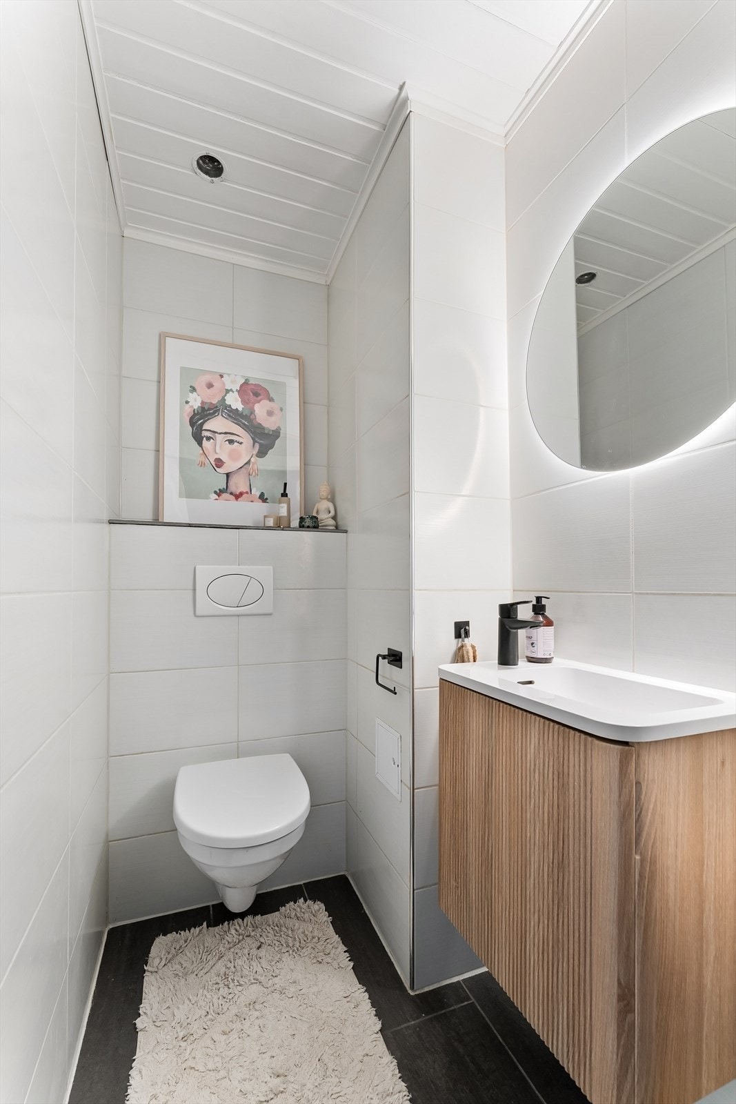 Gjestetoalett på hovedplan. Galleribilde