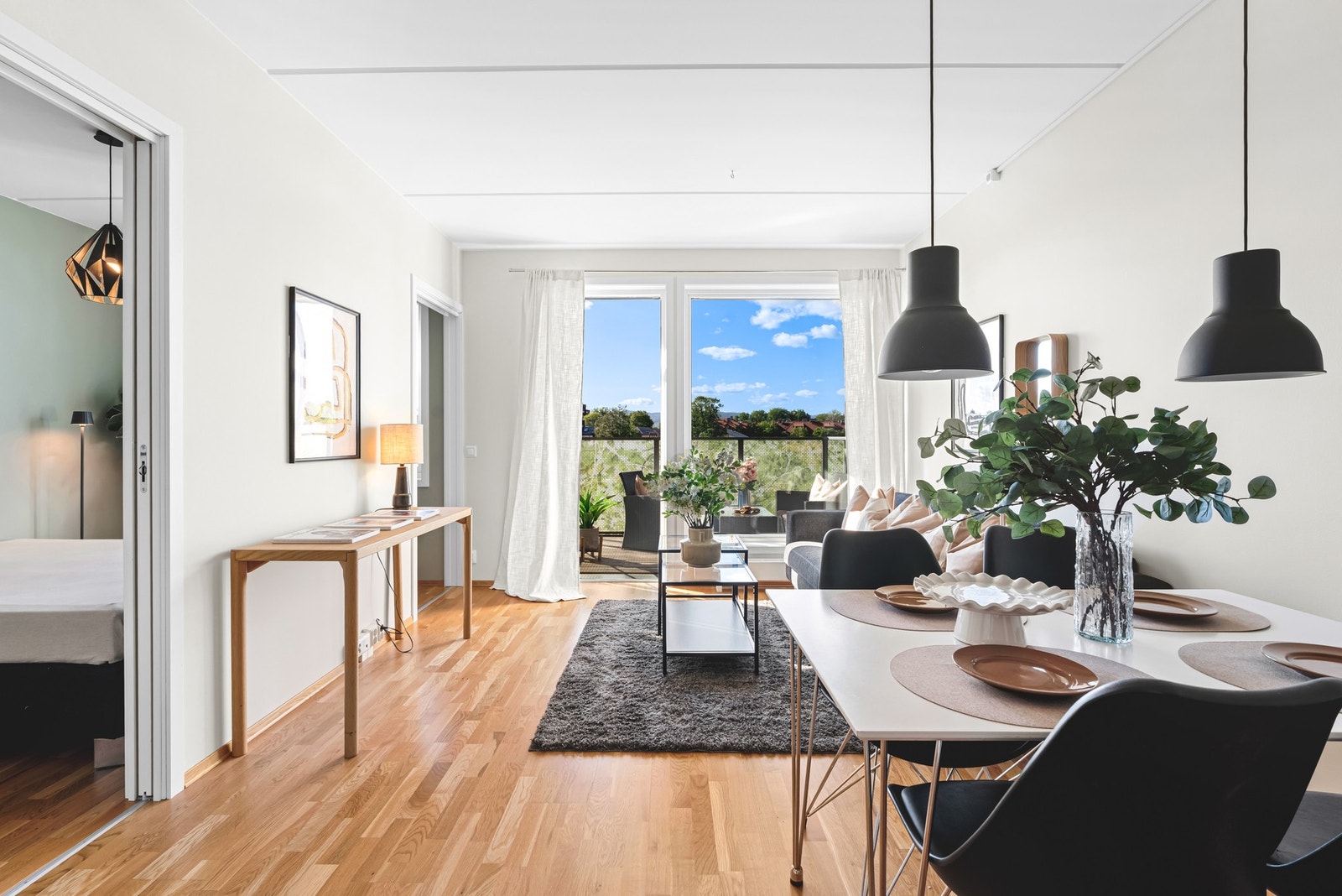 Soverommet har adkomst via to skyvedører, som er en praktisk løsning for å utnytte rom-arealet. Galleribilde