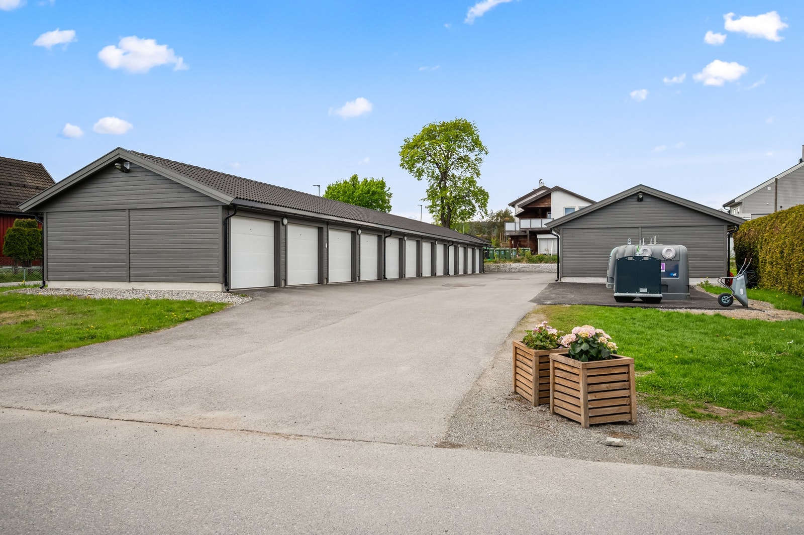 Gode parkeringsmuligheter for både beboere og gjester. Galleribilde