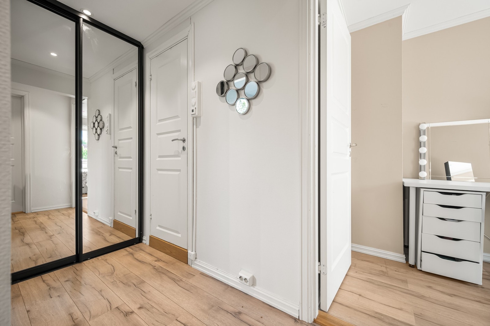 Herfra er det tilkomst til boligens tre soverom og bad. Galleribilde
