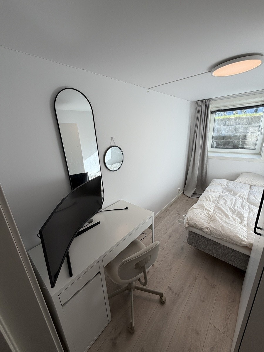 Soverom nummer 2 ca 8 kvadratmeter Galleribilde
