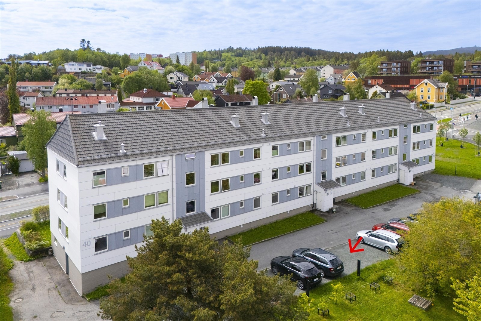 Det medfølger bruksrett til en parkeringsplass rett utenfor døren. Galleribilde