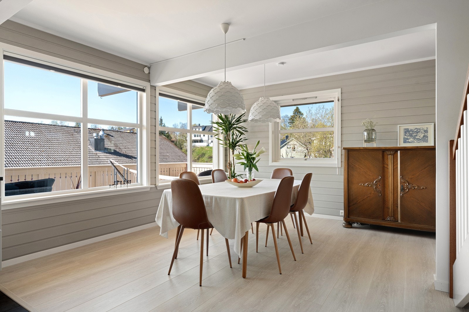 Fra stuen har du utgang til veranda. Galleribilde
