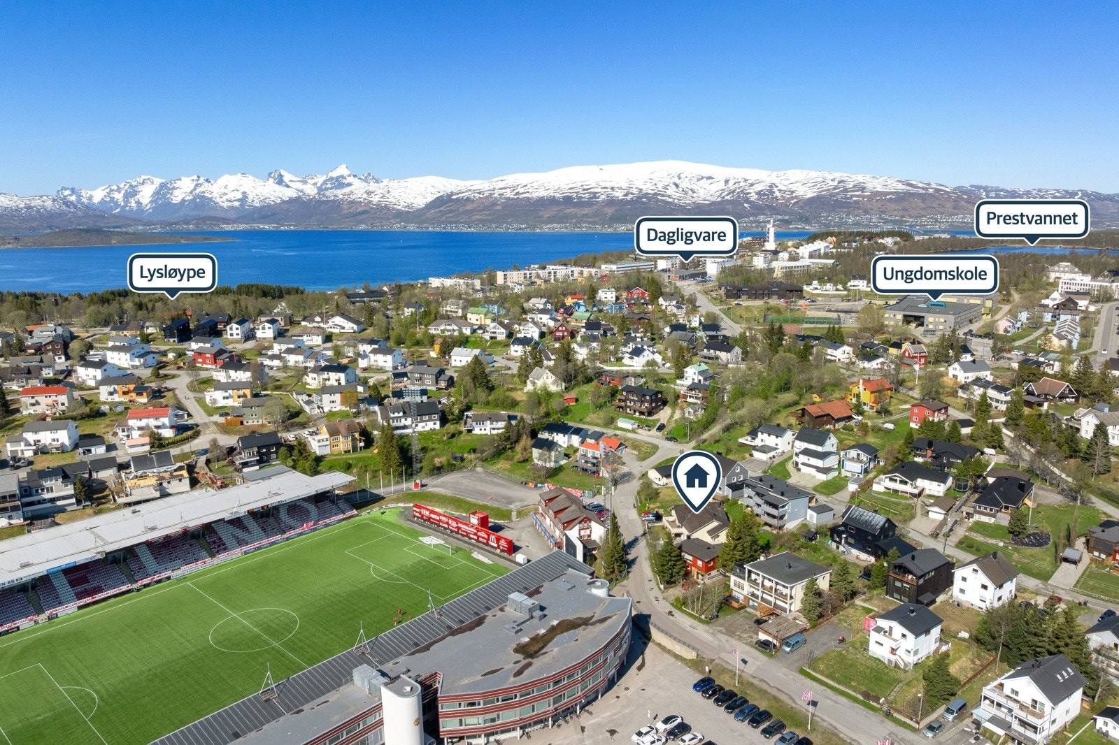 Innholdsrik familiebolig med gjennomført standard, utleiedel og sentral beliggenhet! Galleribilde