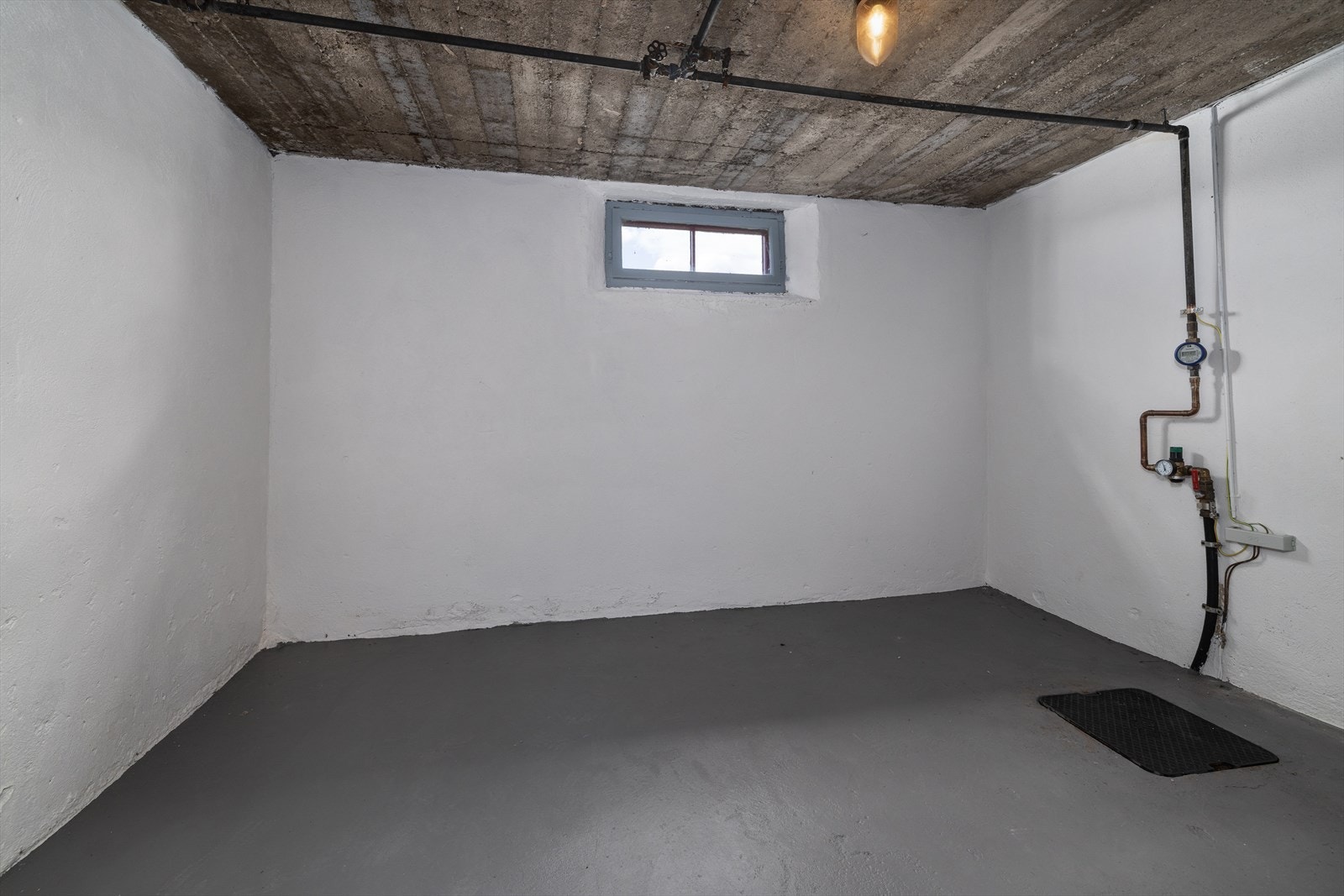 Kjelleren måler ca. 73 kvm + integrert garasjerom på ca. 31 kvm. Galleribilde