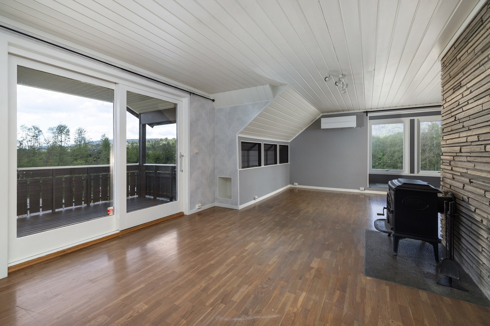 Skyvedør ut til verandaen. Galleribilde