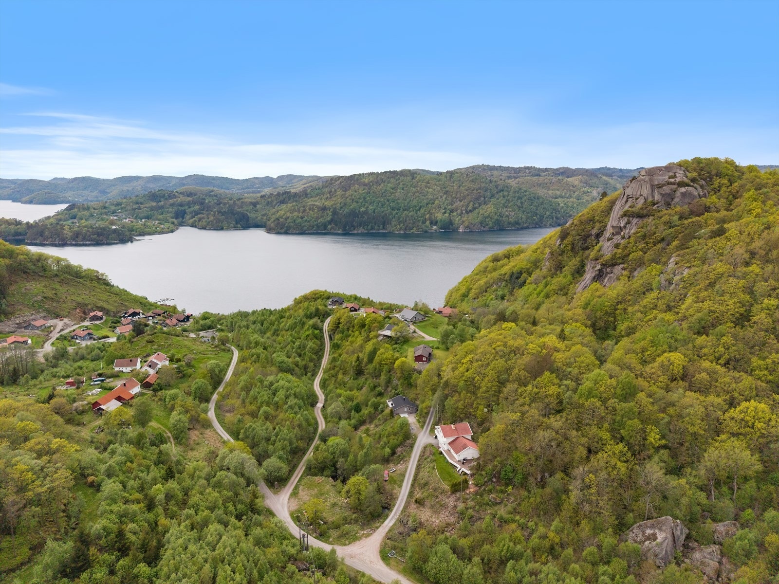 Det er ca. 10 minutters bilkjøring til Spangereid Galleribilde